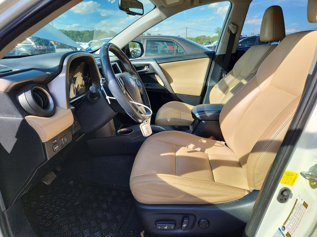 2015 Toyota Rav4 Limited White vin: JTMDFREV3FD110549