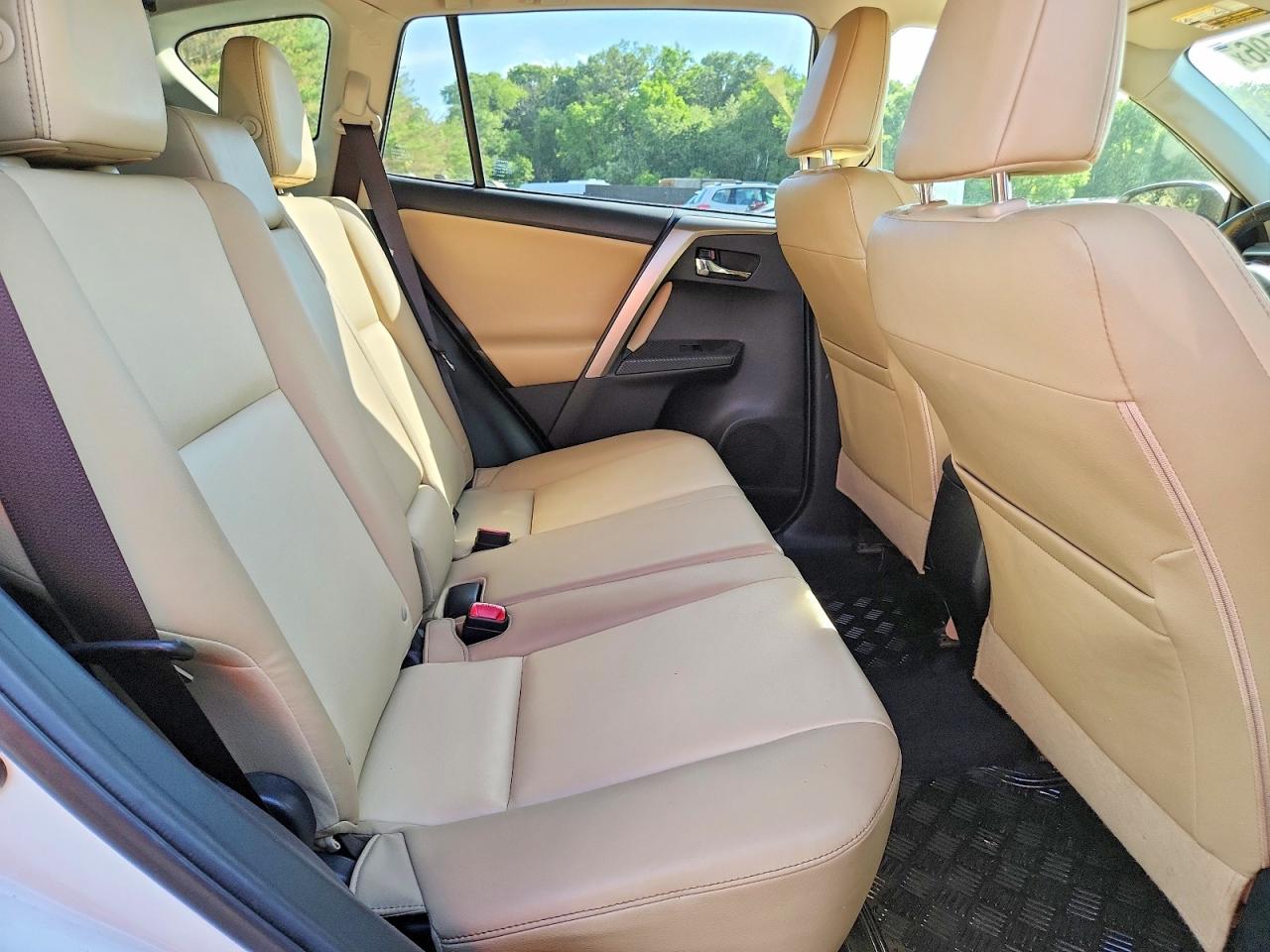 2015 Toyota Rav4 Limited White vin: JTMDFREV3FD110549