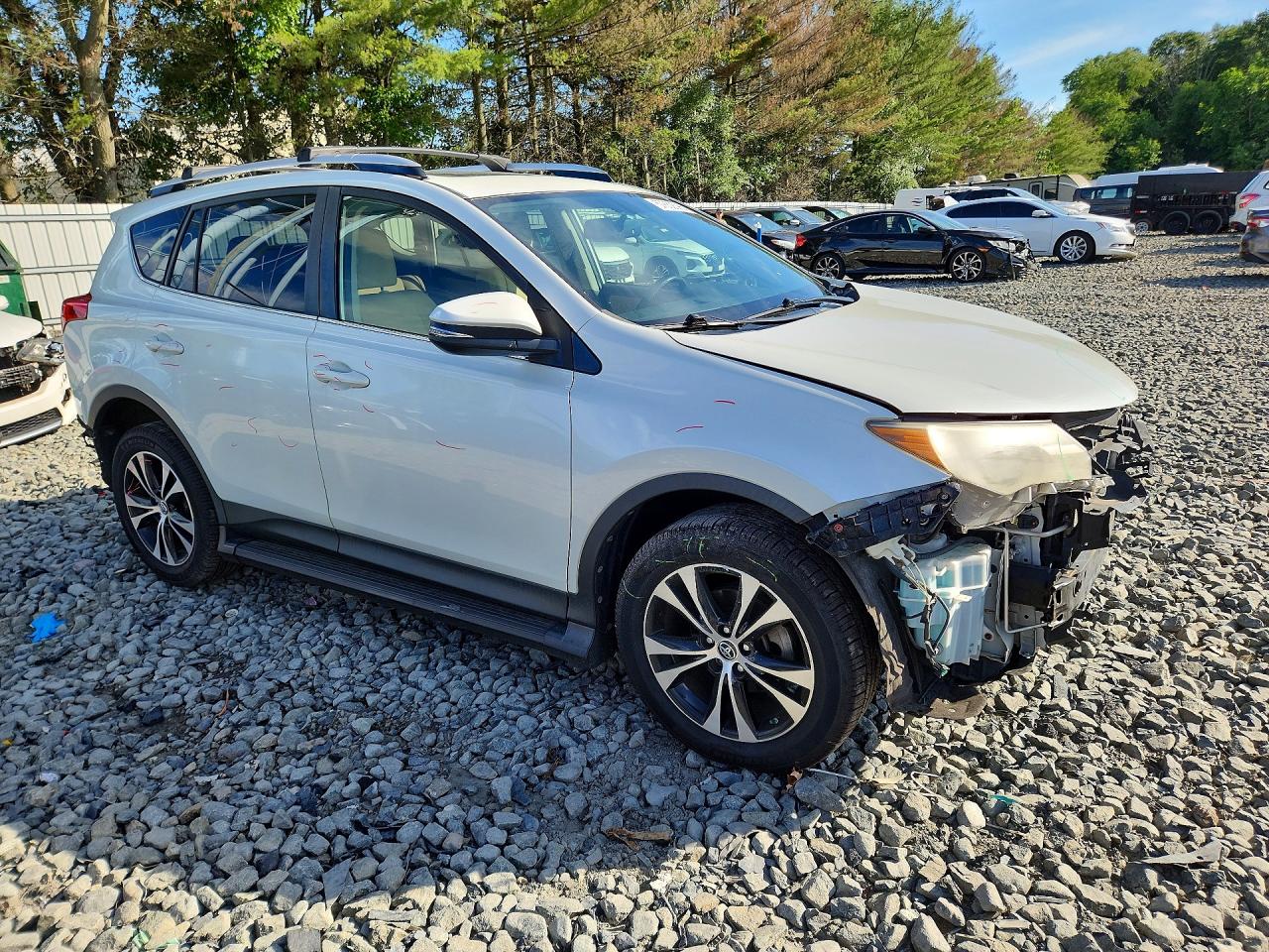 2015 Toyota Rav4 Limited White vin: JTMDFREV3FD110549