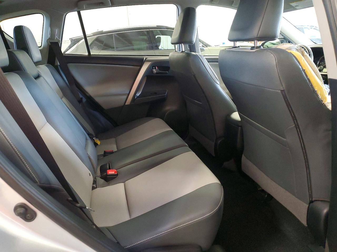 2015 Toyota Rav4 Limited Silver vin: JTMDFREV3FD144751