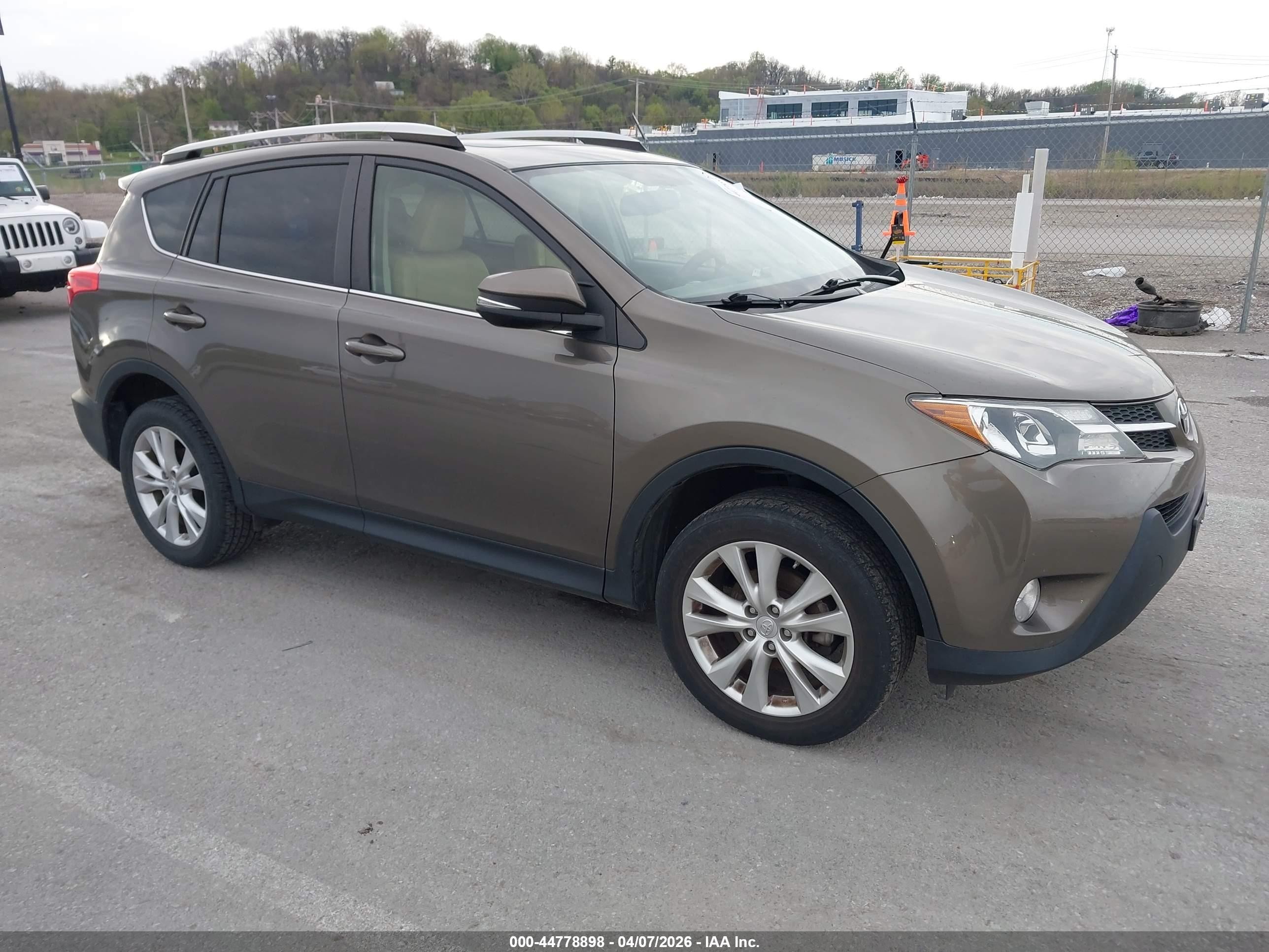 2015 Toyota Rav4 Limited Tan vin: JTMDFREV3FD168595