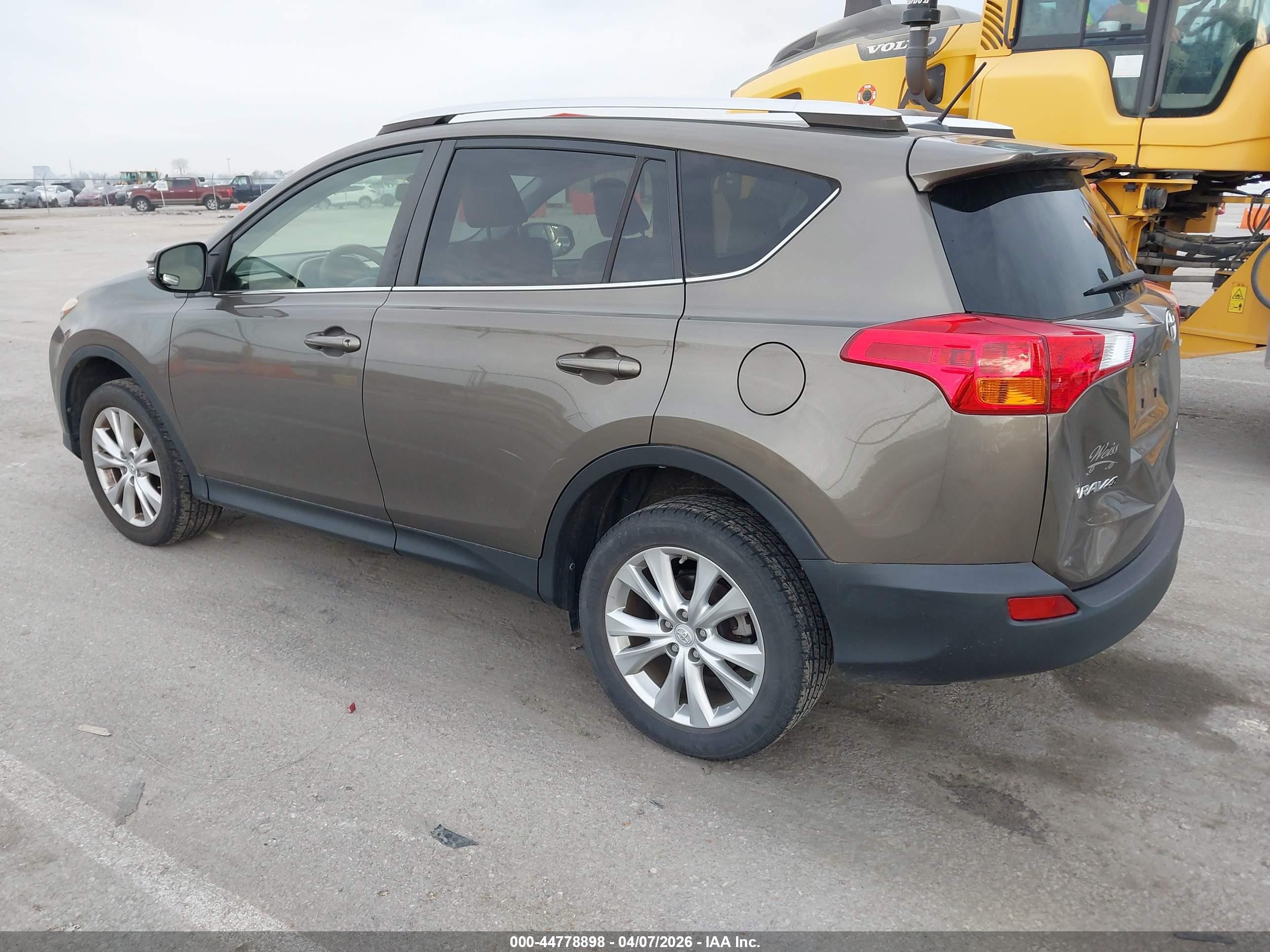 2015 Toyota Rav4 Limited Tan vin: JTMDFREV3FD168595