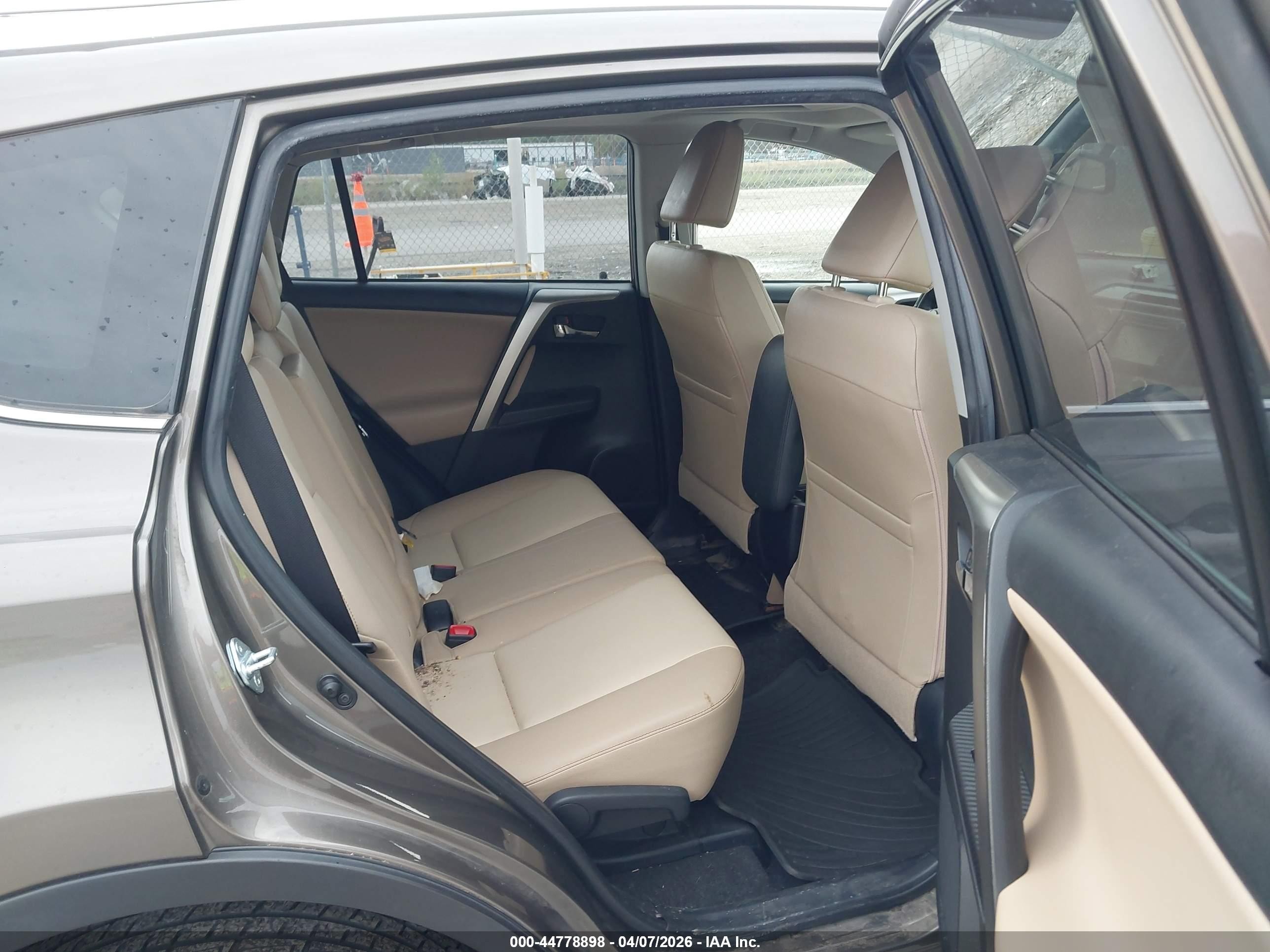 2015 Toyota Rav4 Limited Tan vin: JTMDFREV3FD168595