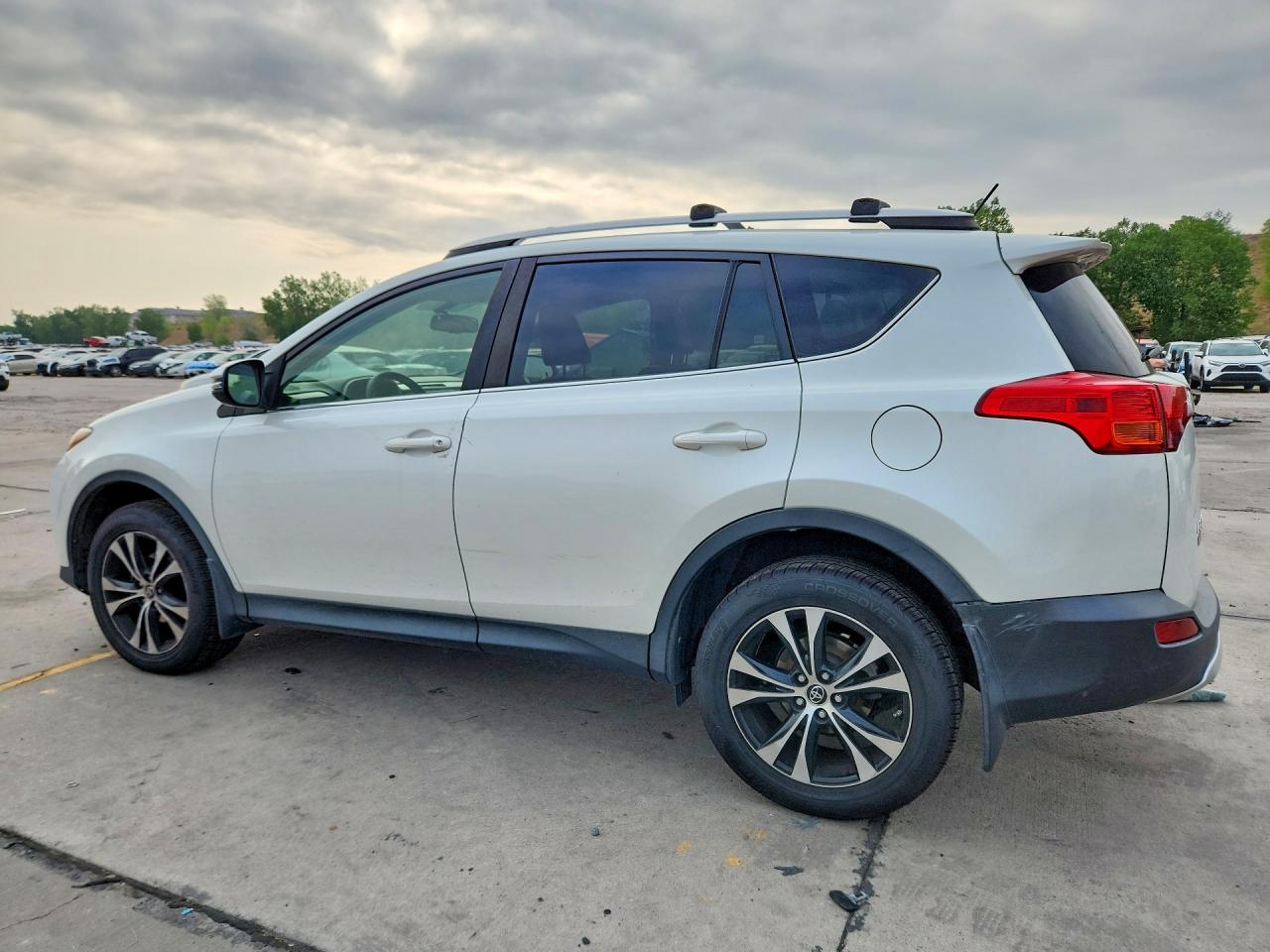 2015 Toyota Rav4 Limited White vin: JTMDFREV4FD127327