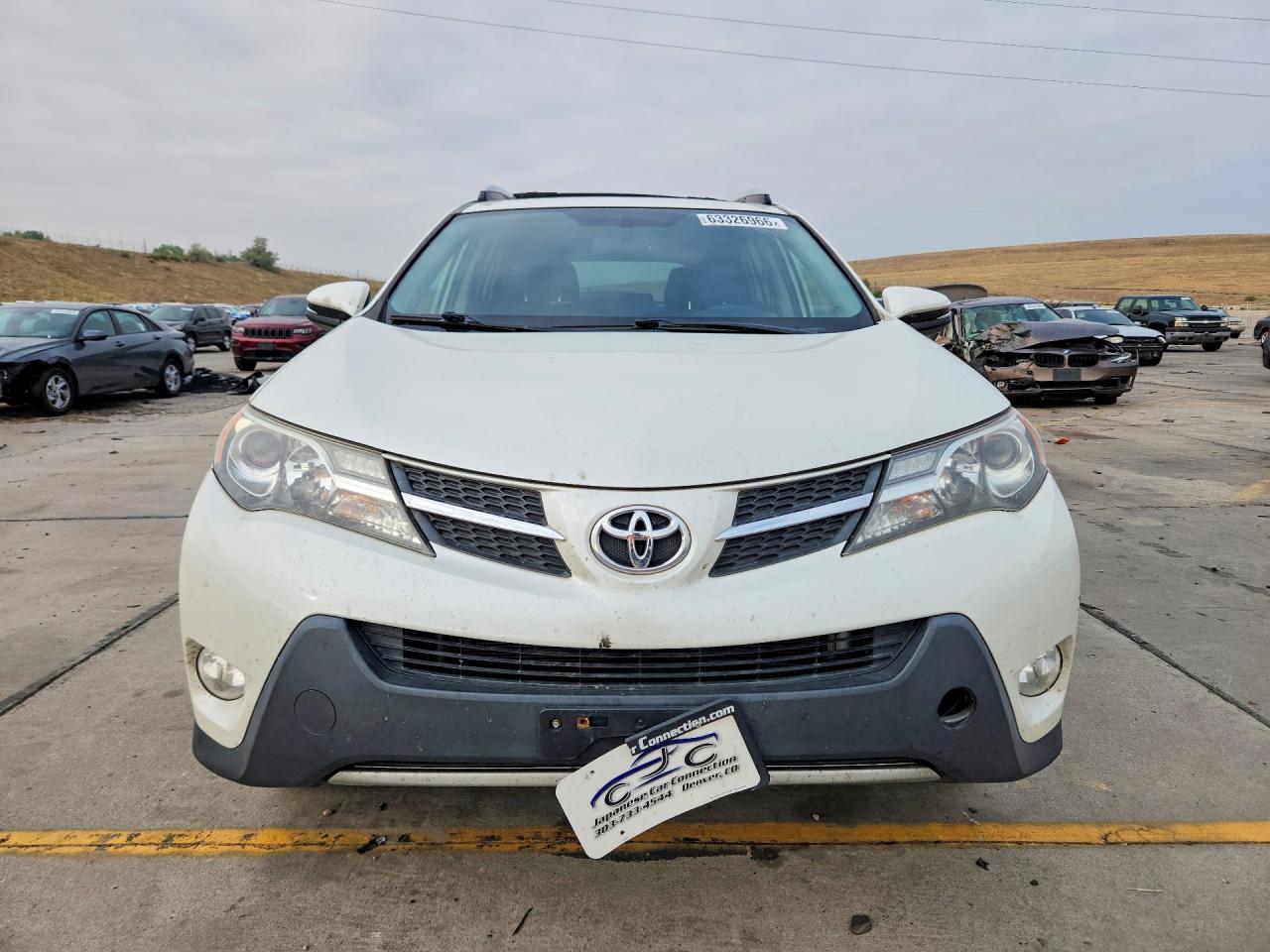 2015 Toyota Rav4 Limited White vin: JTMDFREV4FD127327