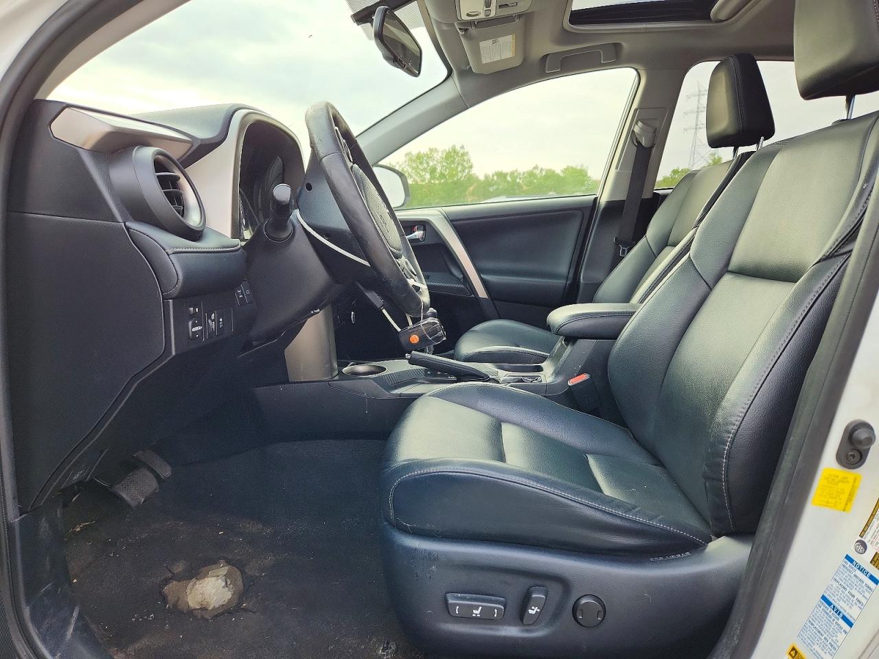 2015 Toyota Rav4 Limited White vin: JTMDFREV4FD127327
