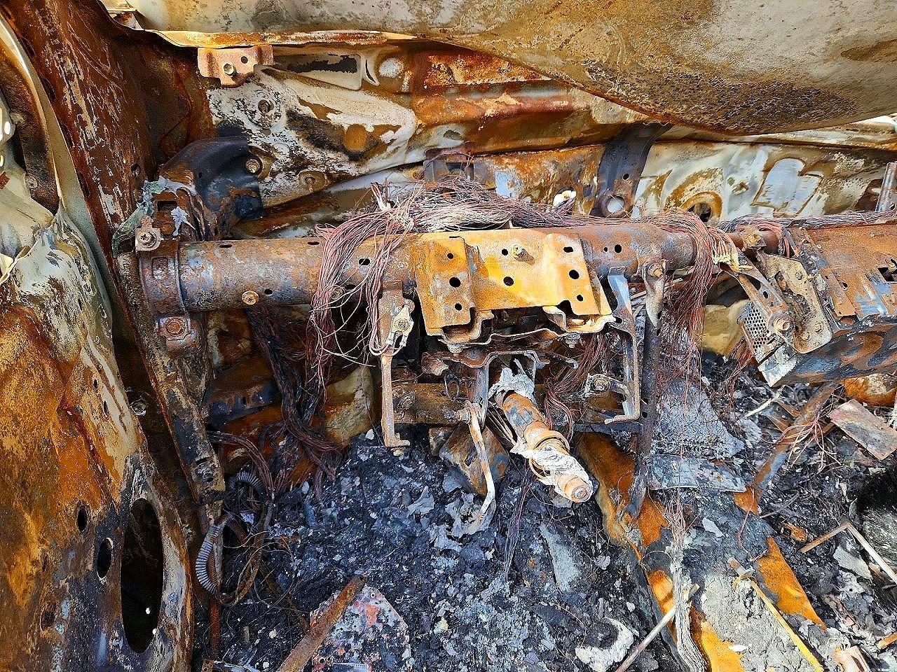 2018 Toyota Rav4 Limited Burn vin: JTMDFREV4JJ194794