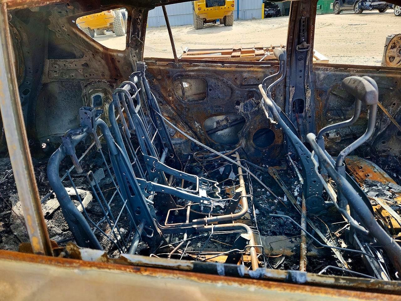 2018 Toyota Rav4 Limited Burn vin: JTMDFREV4JJ194794
