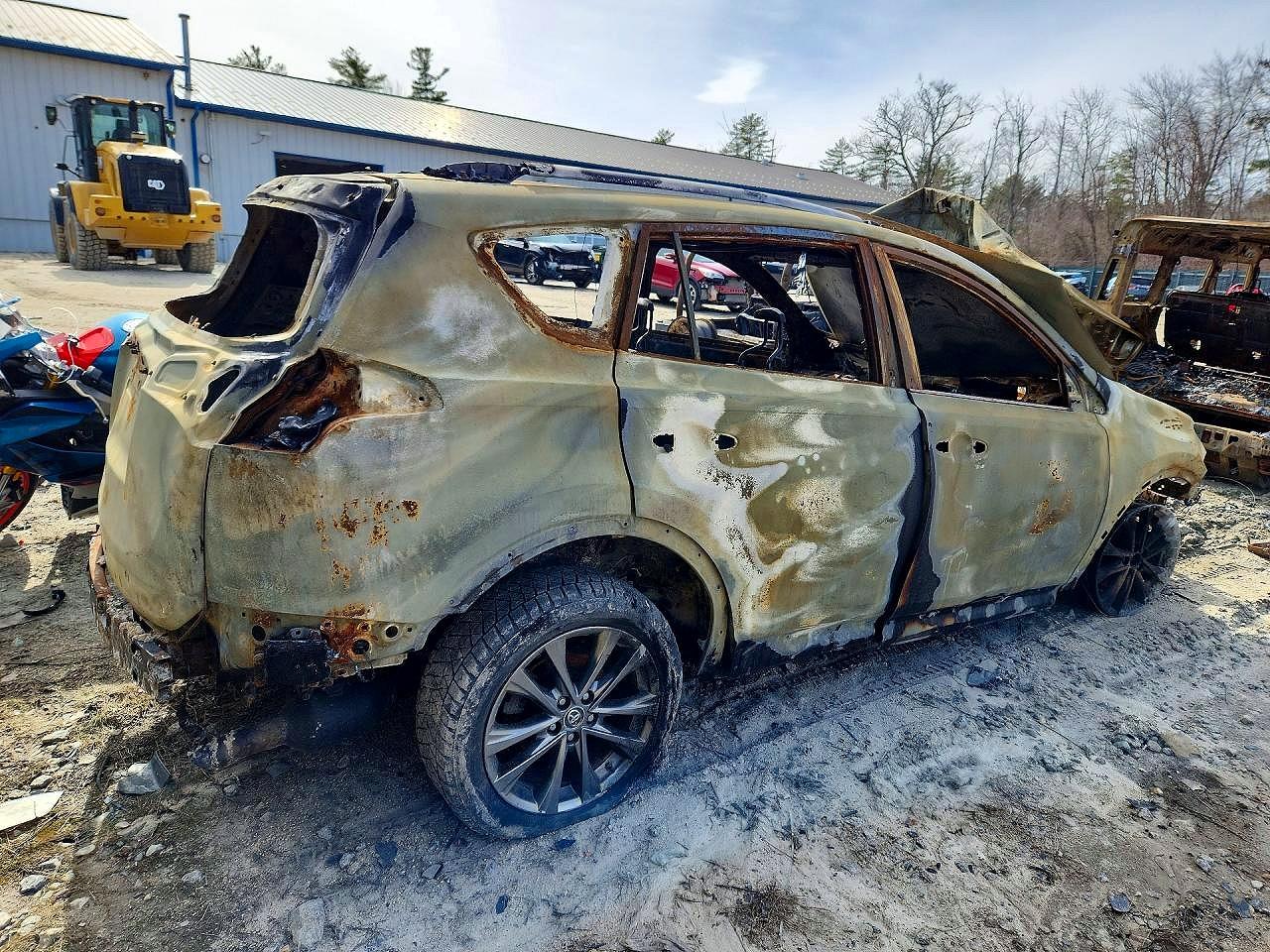 2018 Toyota Rav4 Limited Burn vin: JTMDFREV4JJ194794