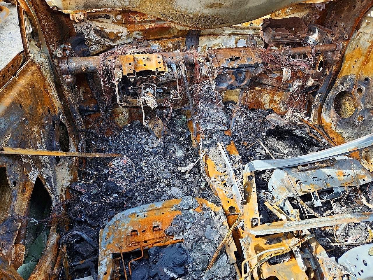 2018 Toyota Rav4 Limited Burn vin: JTMDFREV4JJ194794