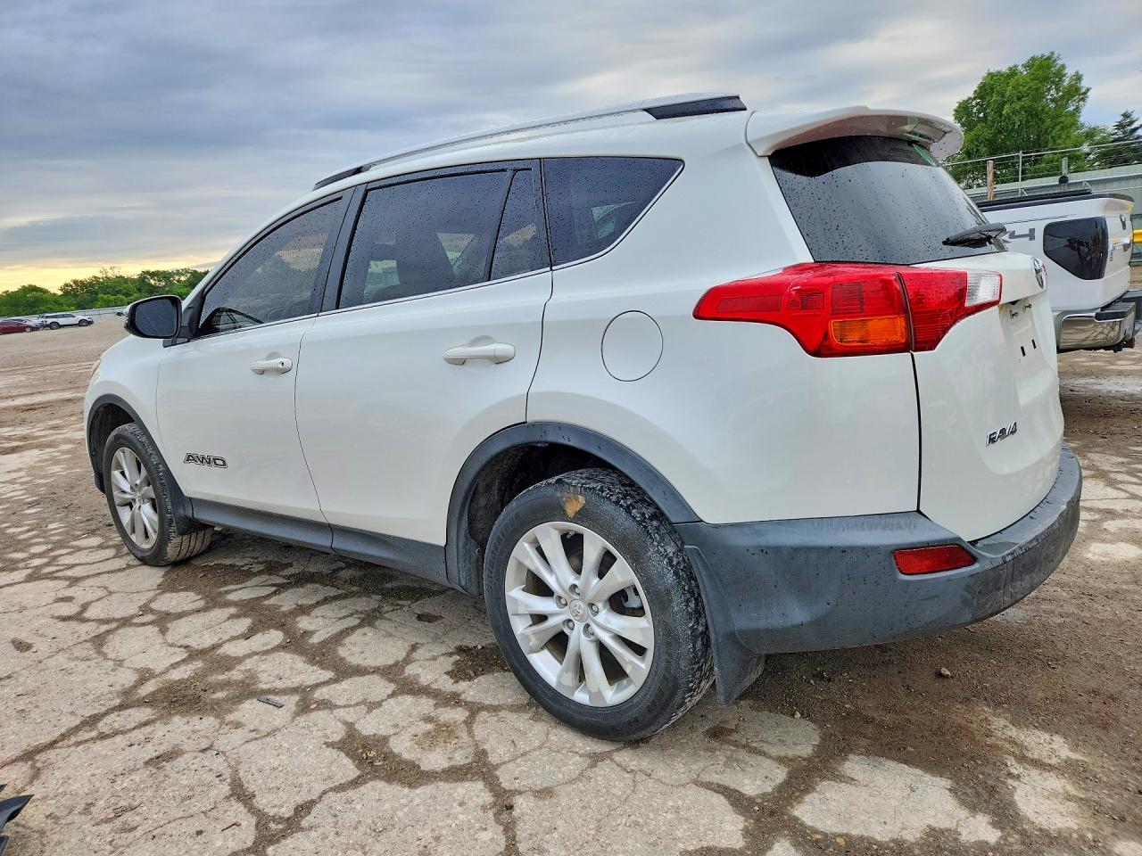 2014 Toyota Rav4 Limited White vin: JTMDFREV6ED077397