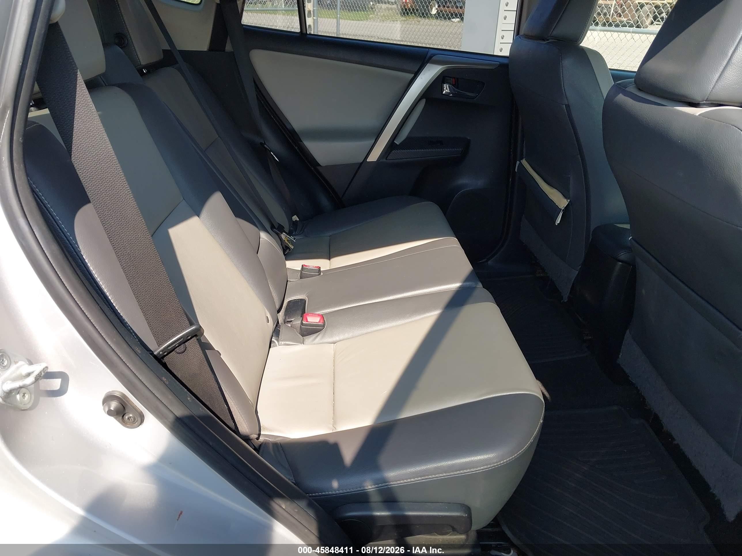 2015 Toyota Rav4 Limited Silver vin: JTMDFREV6FD138913