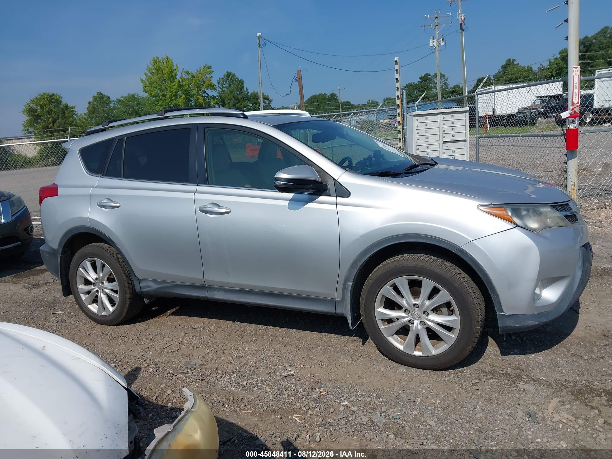 2015 Toyota Rav4 Limited Silver vin: JTMDFREV6FD138913