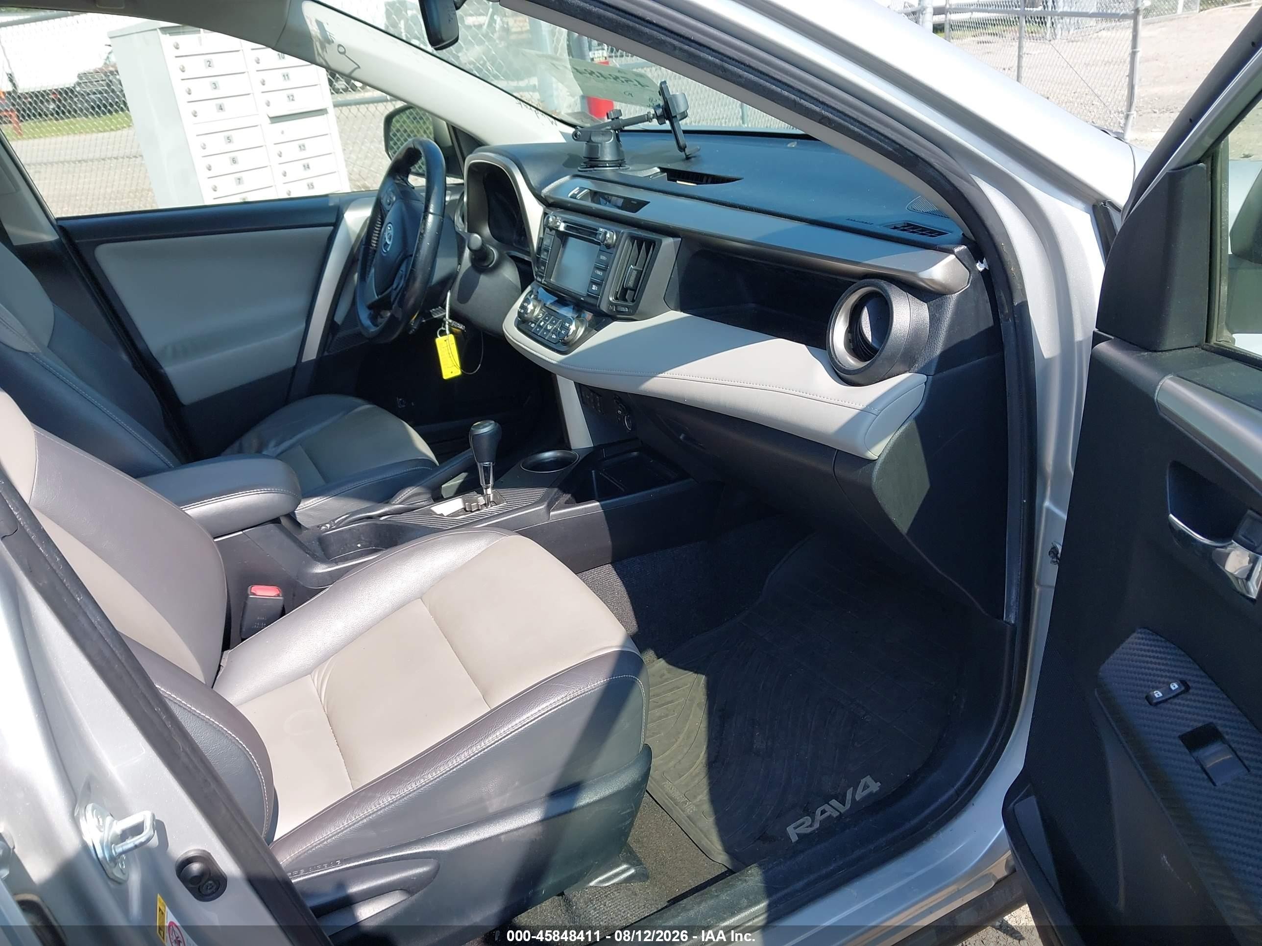 2015 Toyota Rav4 Limited Silver vin: JTMDFREV6FD138913