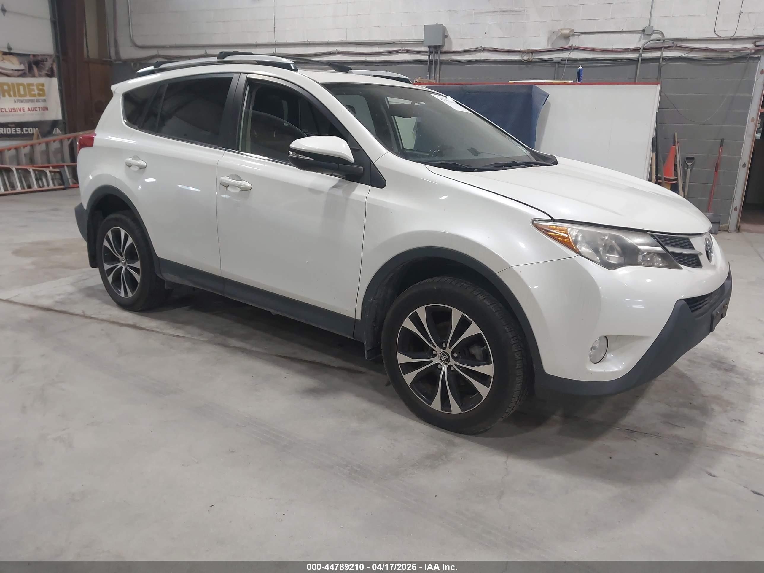 2015 Toyota Rav4 Limited White vin: JTMDFREV6FD162001
