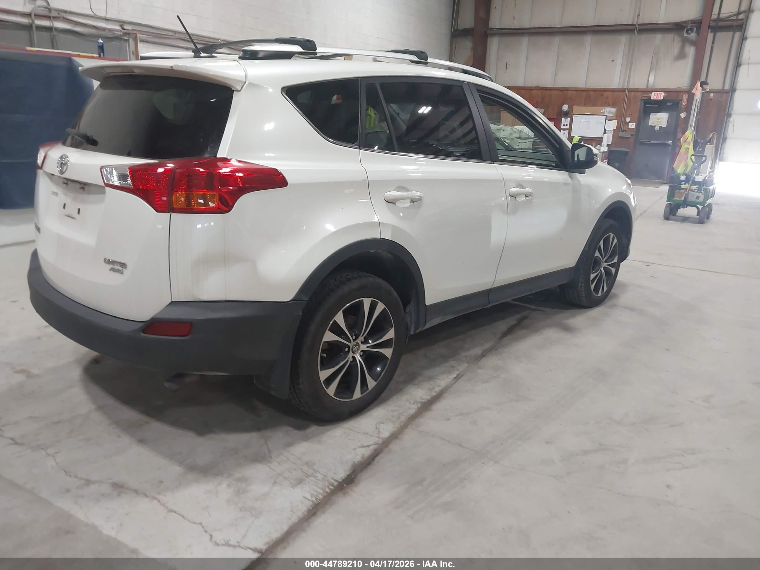 2015 Toyota Rav4 Limited White vin: JTMDFREV6FD162001