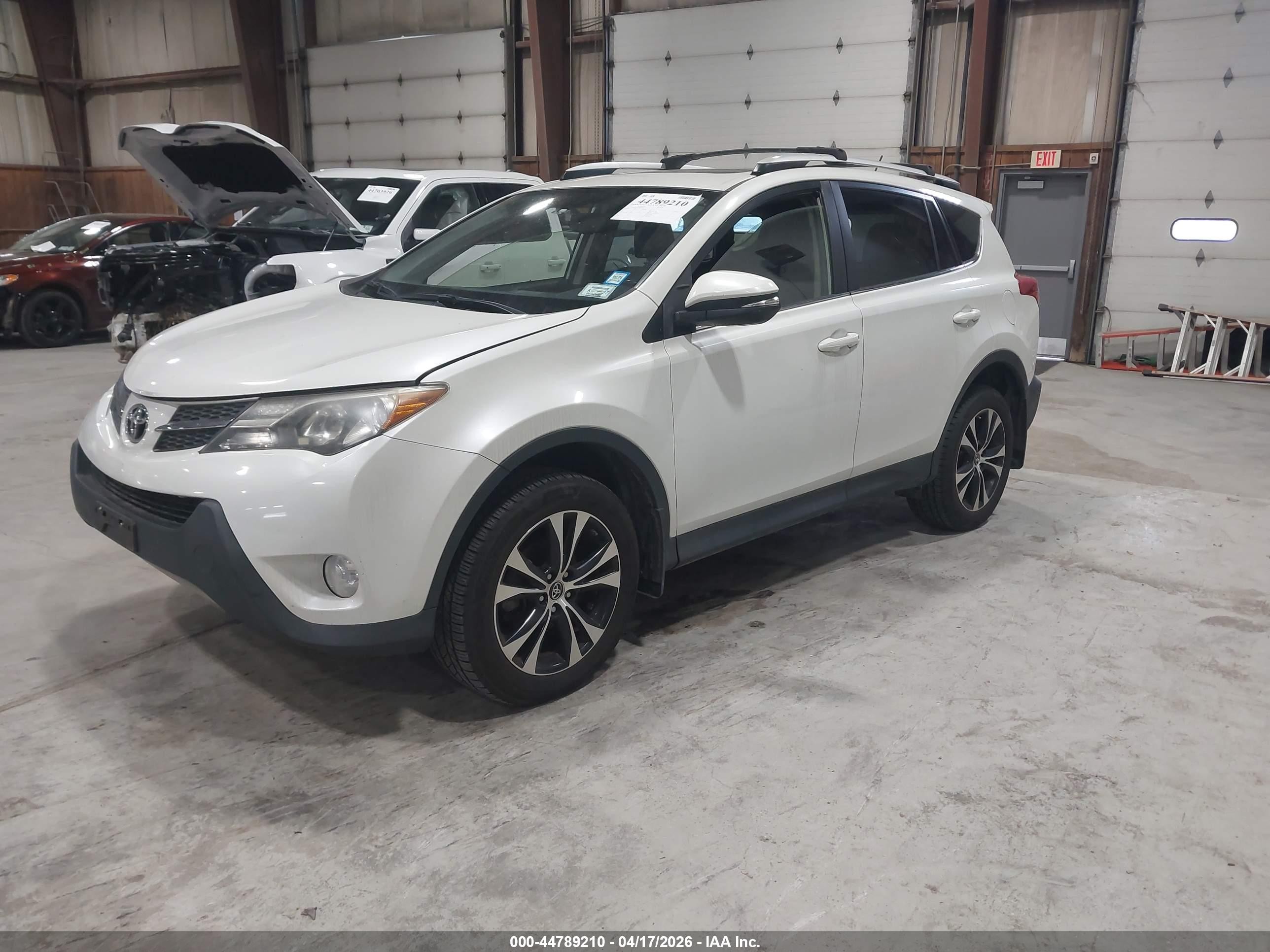 2015 Toyota Rav4 Limited White vin: JTMDFREV6FD162001
