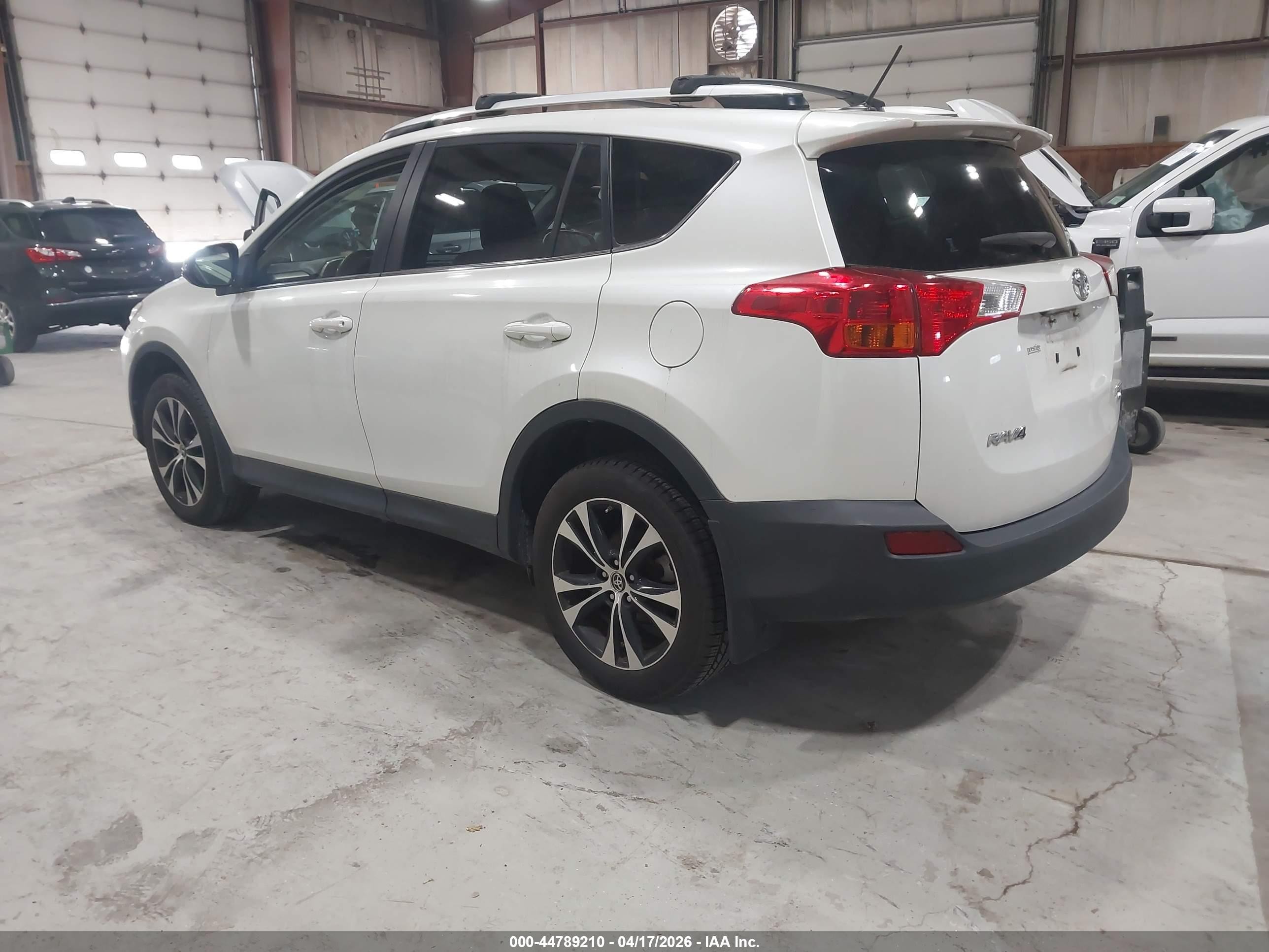 2015 Toyota Rav4 Limited White vin: JTMDFREV6FD162001
