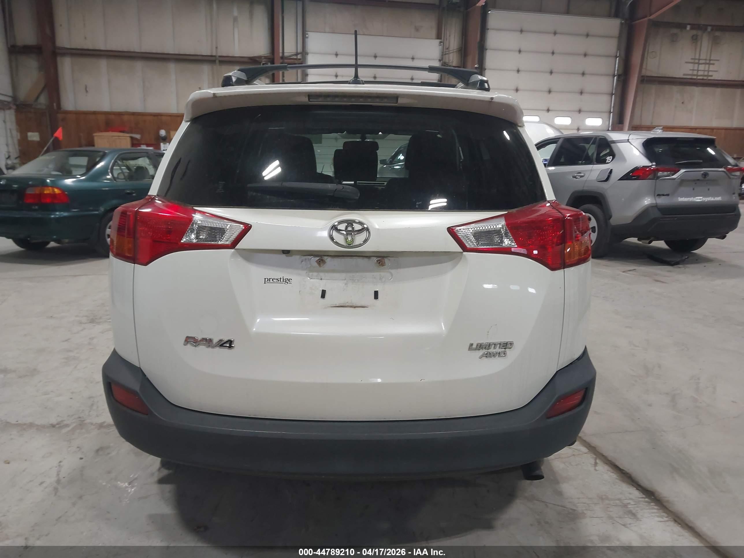 2015 Toyota Rav4 Limited White vin: JTMDFREV6FD162001