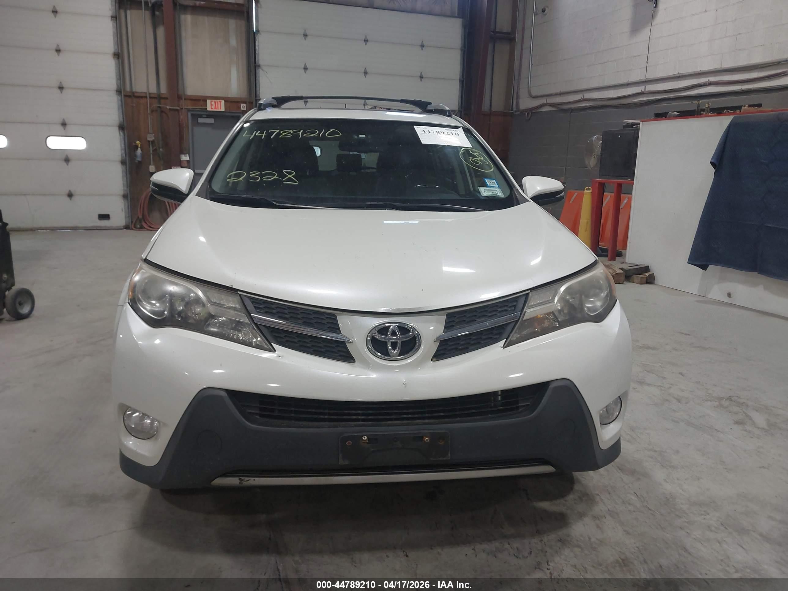 2015 Toyota Rav4 Limited White vin: JTMDFREV6FD162001