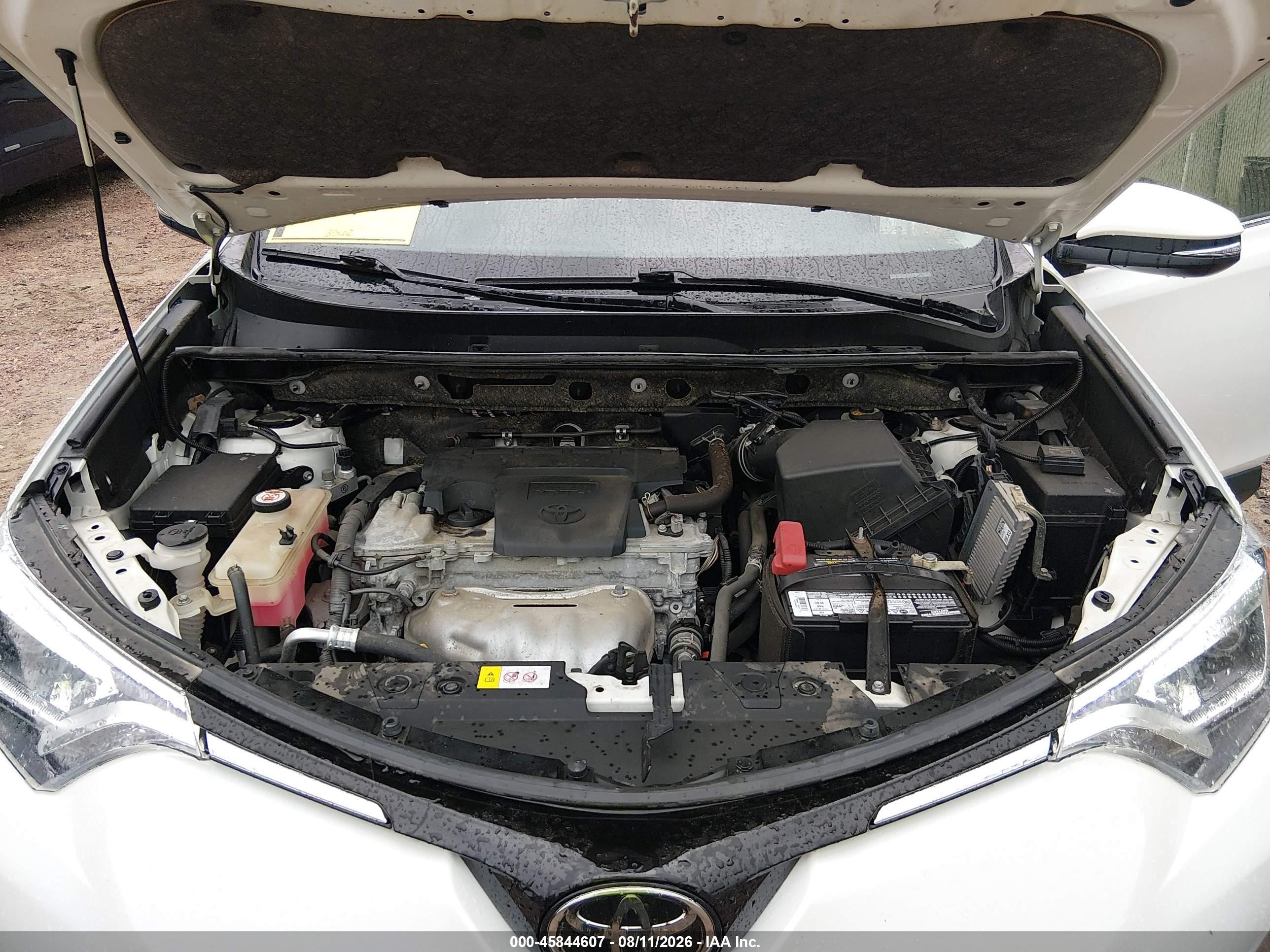 2018 Toyota Rav4 Limited White vin: JTMDFREV7JD233702