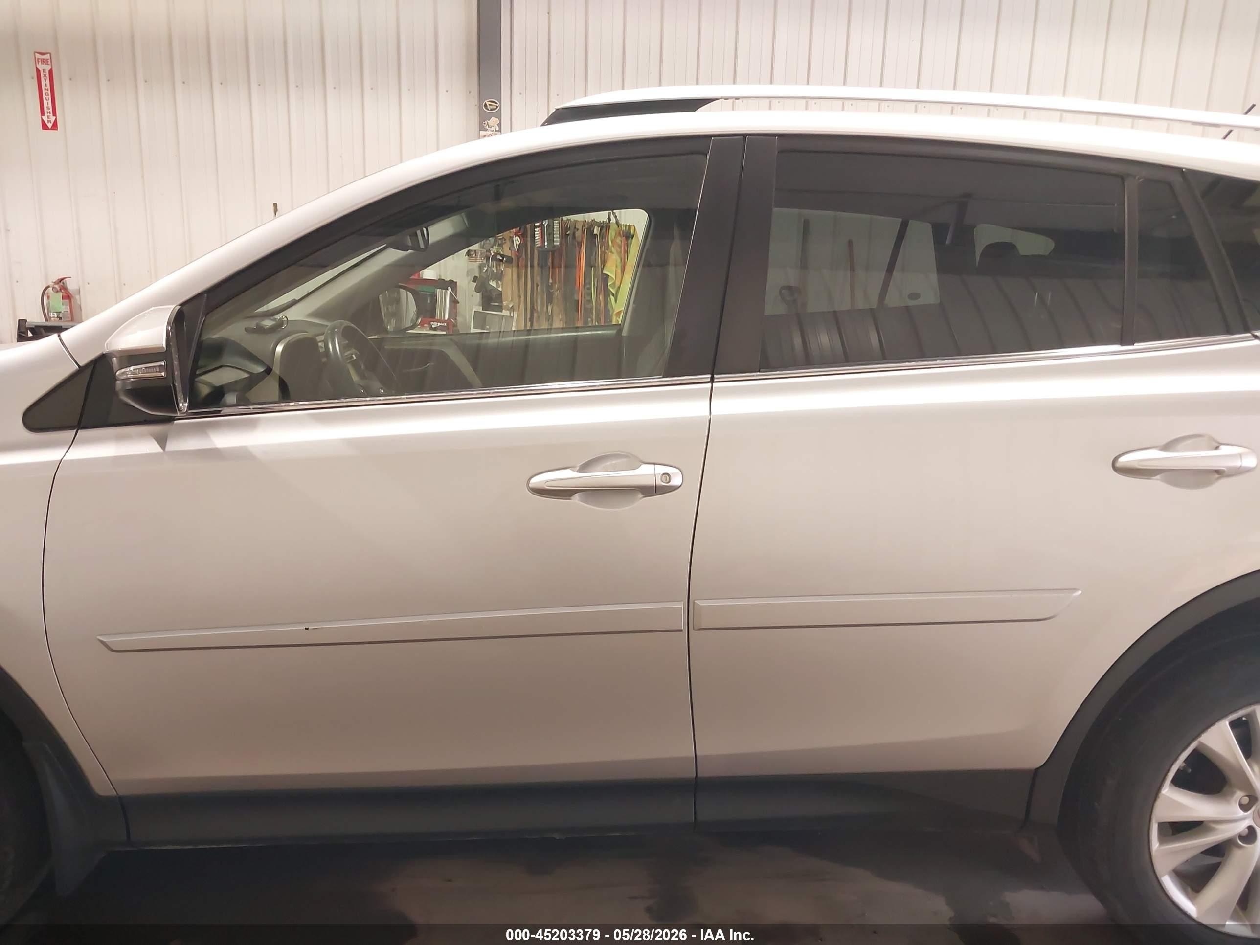 2013 Toyota Rav4 Limited Silver vin: JTMDFREV8D5020546