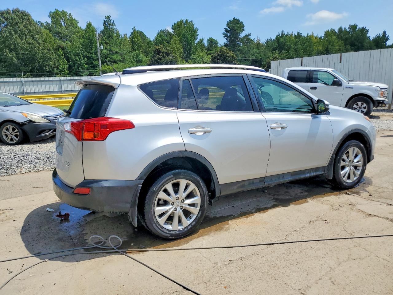 2015 Toyota Rav4 Limited Silver vin: JTMDFREV8FJ027085
