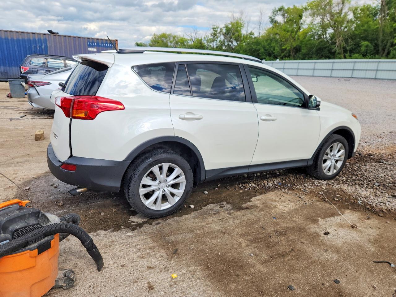 2013 Toyota Rav4 Limited White vin: JTMDFREV9DD023610