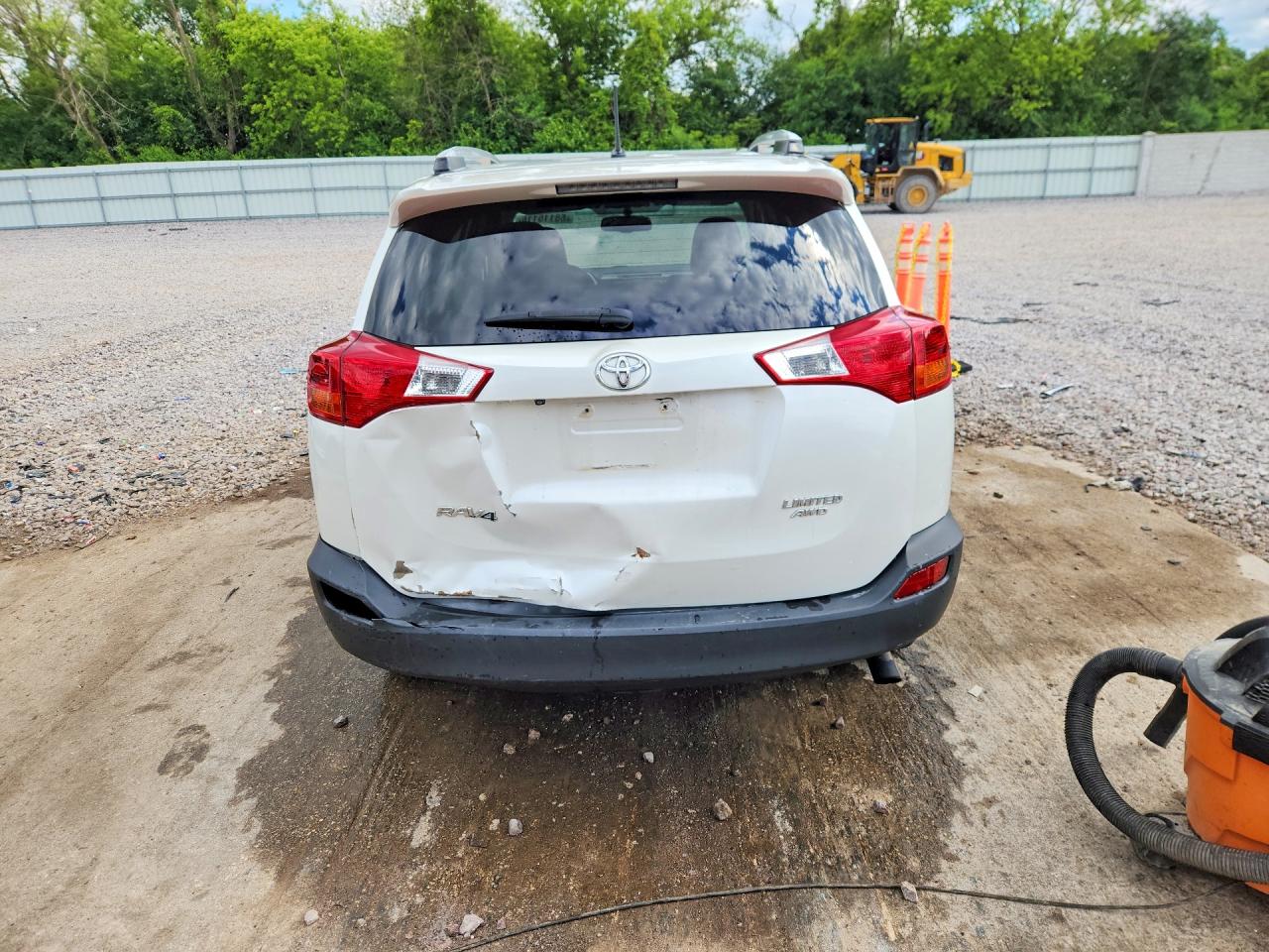 2013 Toyota Rav4 Limited White vin: JTMDFREV9DD023610