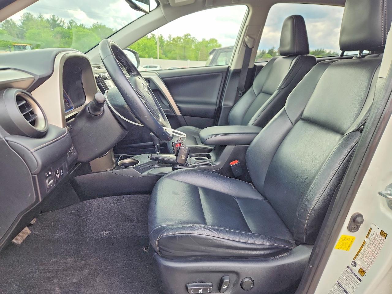 2013 Toyota Rav4 Limited White vin: JTMDFREV9DD023610