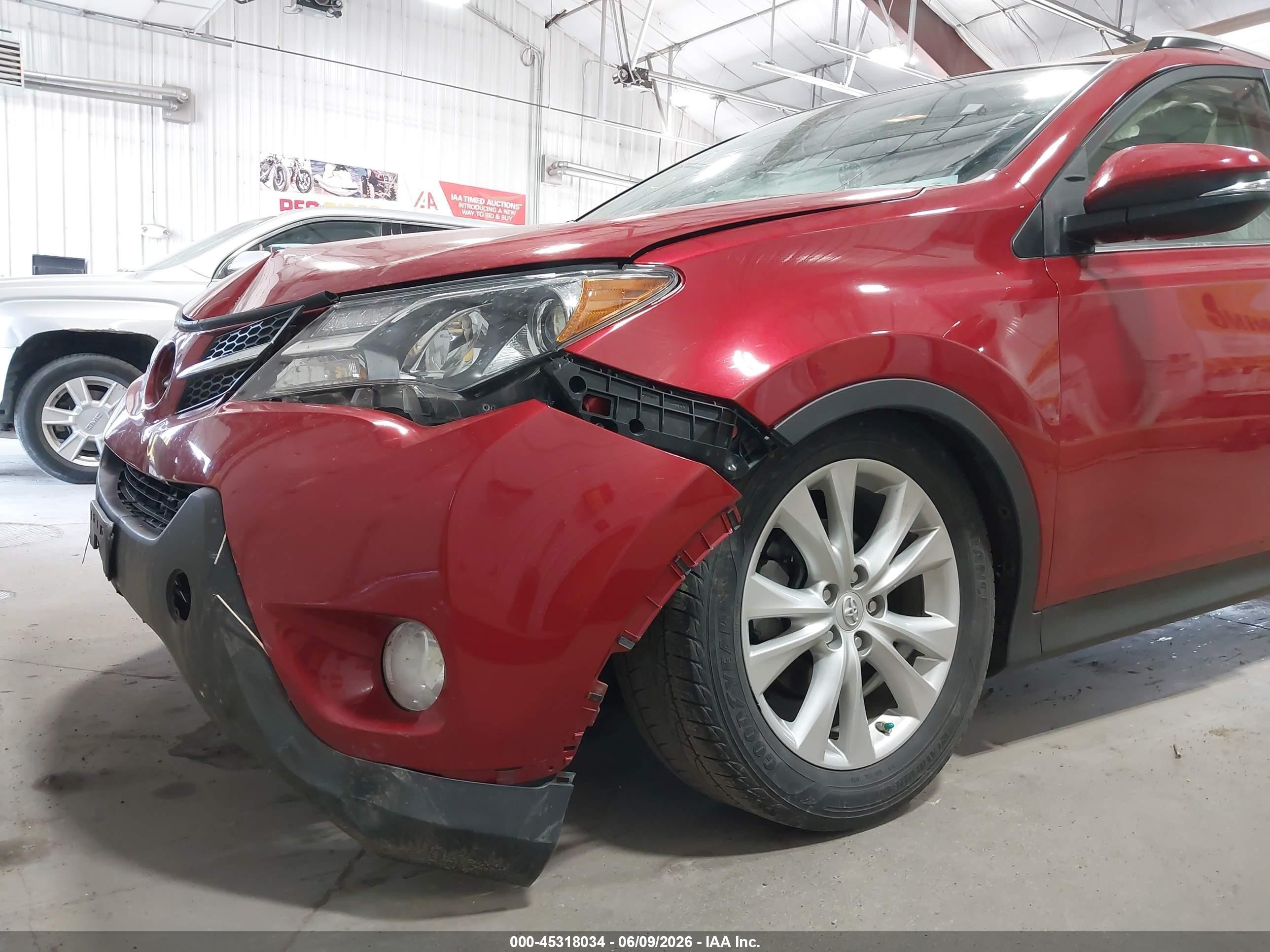 2015 Toyota Rav4 Limited Red vin: JTMDFREV9FD123855