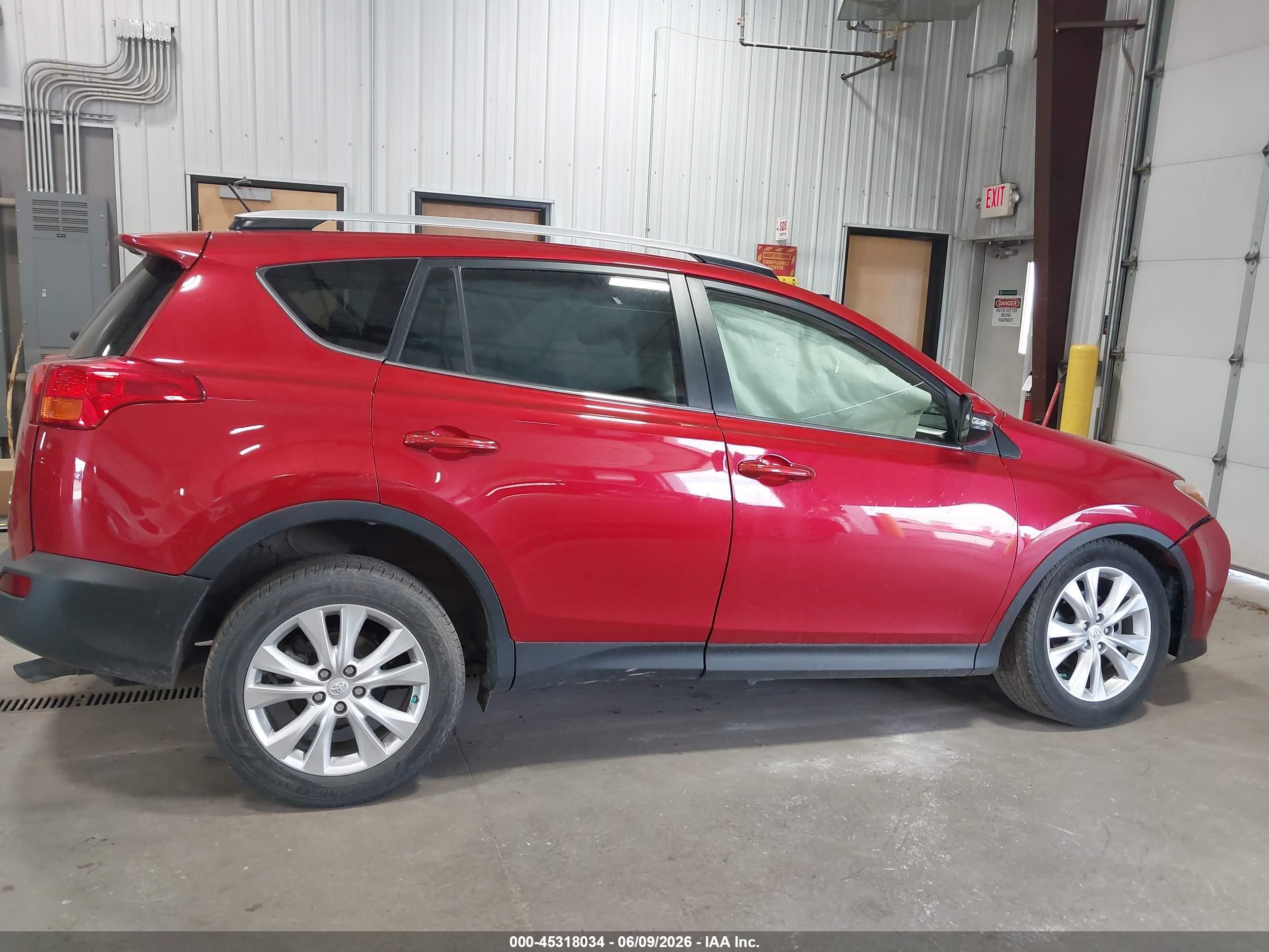 2015 Toyota Rav4 Limited Red vin: JTMDFREV9FD123855