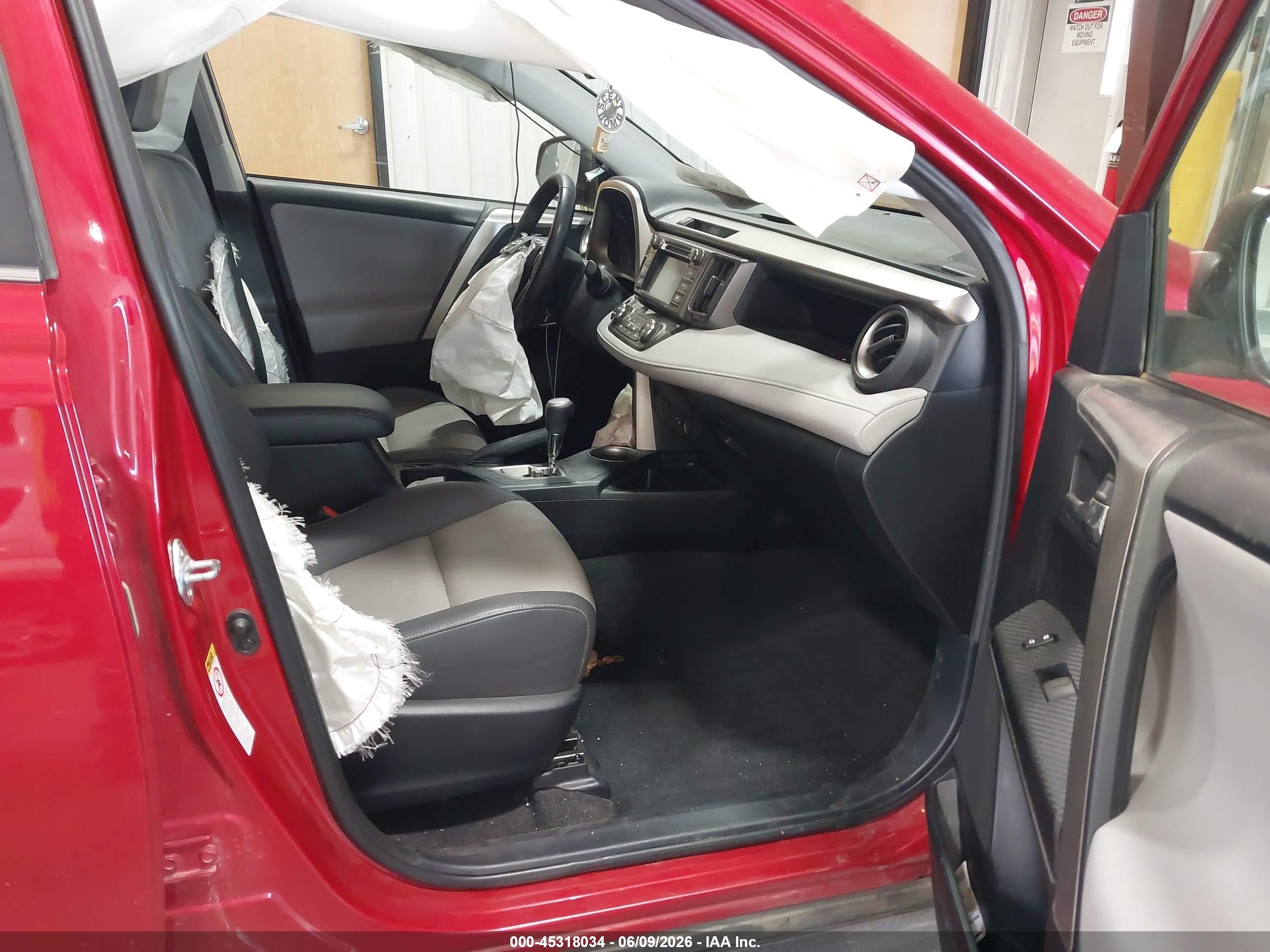 2015 Toyota Rav4 Limited Red vin: JTMDFREV9FD123855