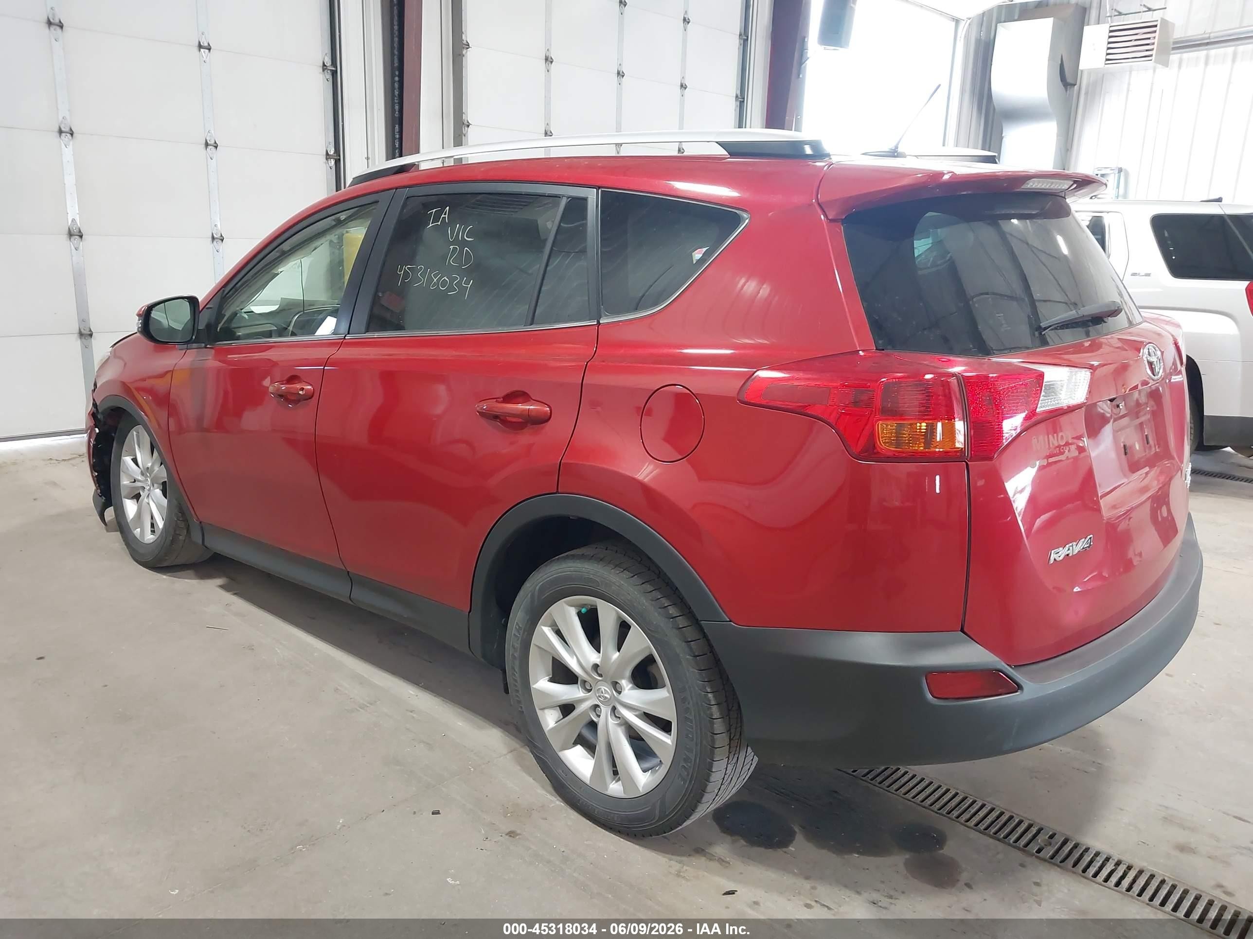 2015 Toyota Rav4 Limited Red vin: JTMDFREV9FD123855
