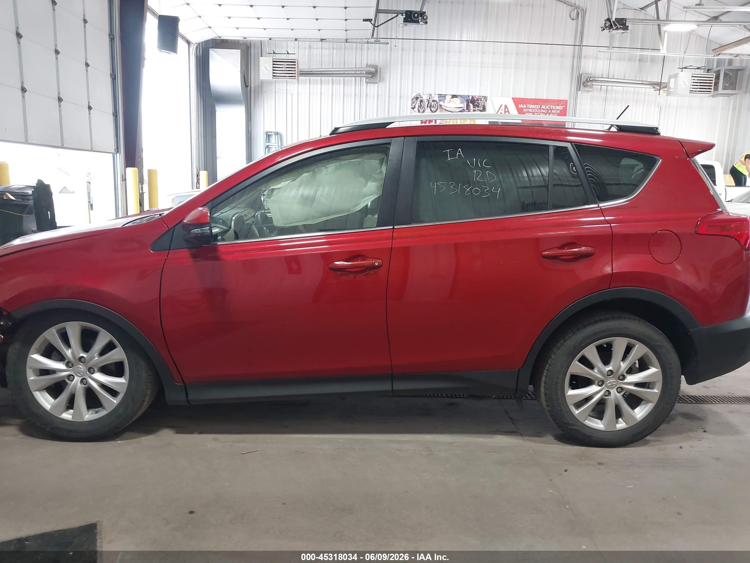 2015 Toyota Rav4 Limited Red vin: JTMDFREV9FD123855