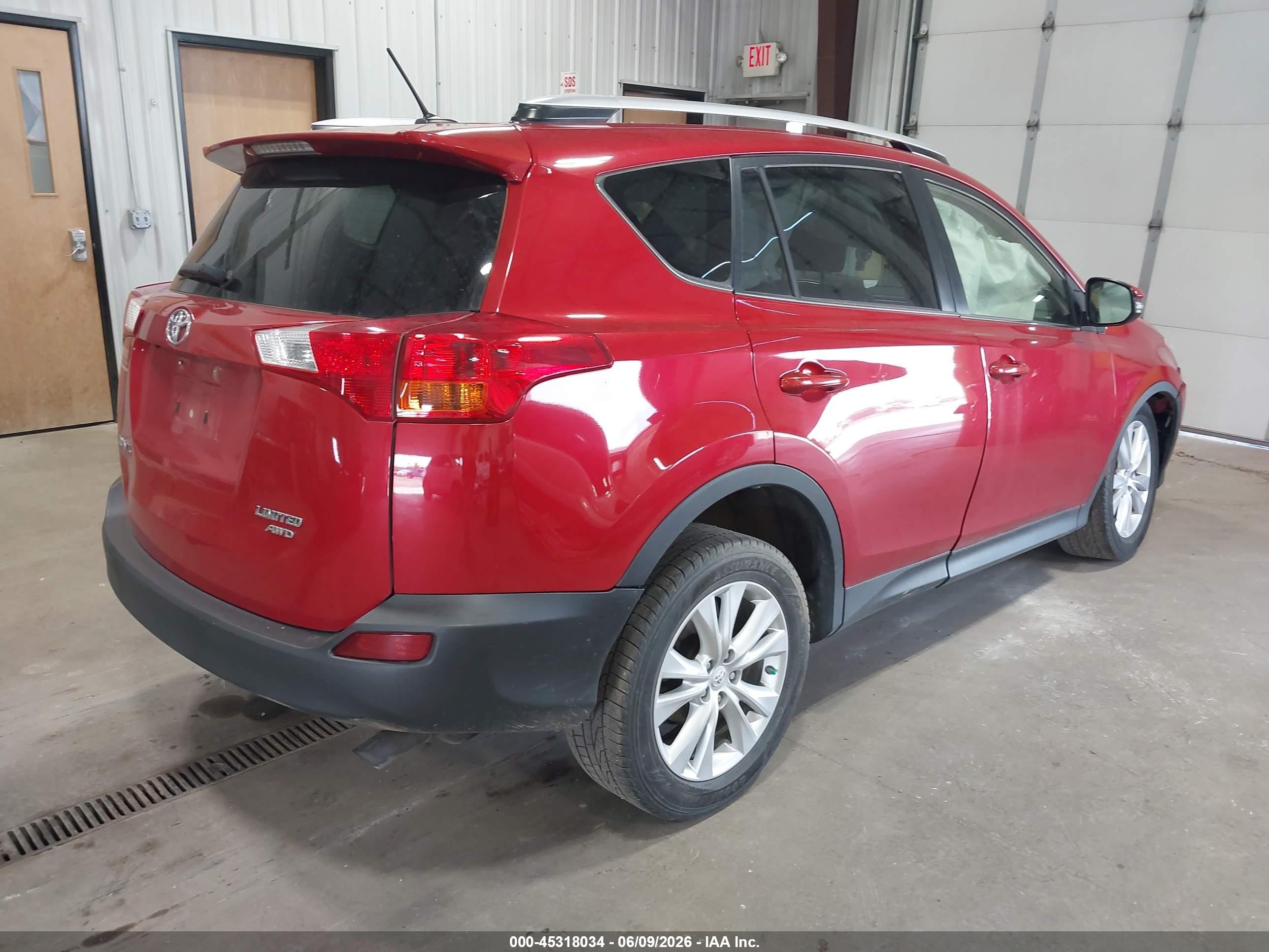 2015 Toyota Rav4 Limited Red vin: JTMDFREV9FD123855