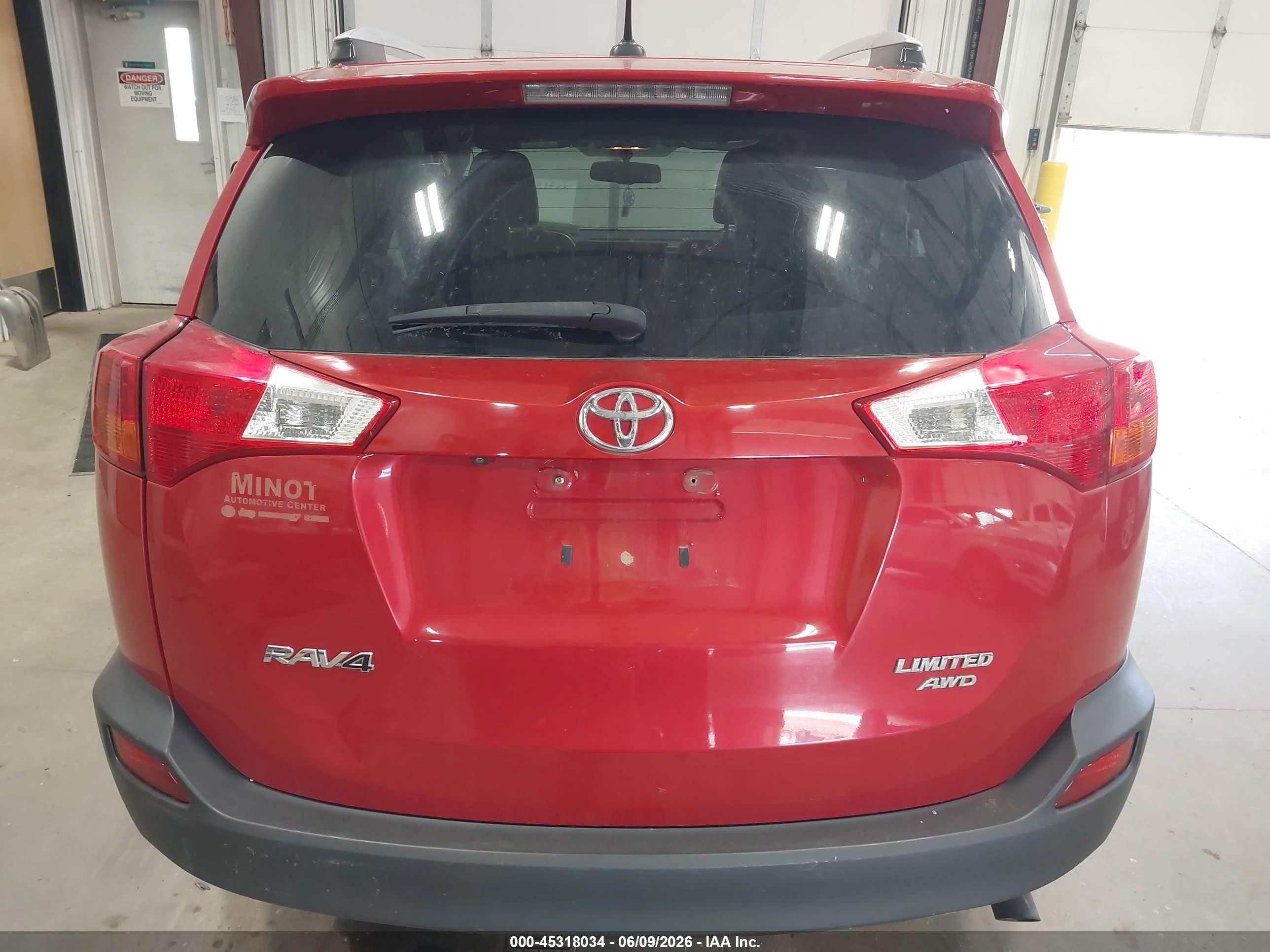 2015 Toyota Rav4 Limited Red vin: JTMDFREV9FD123855