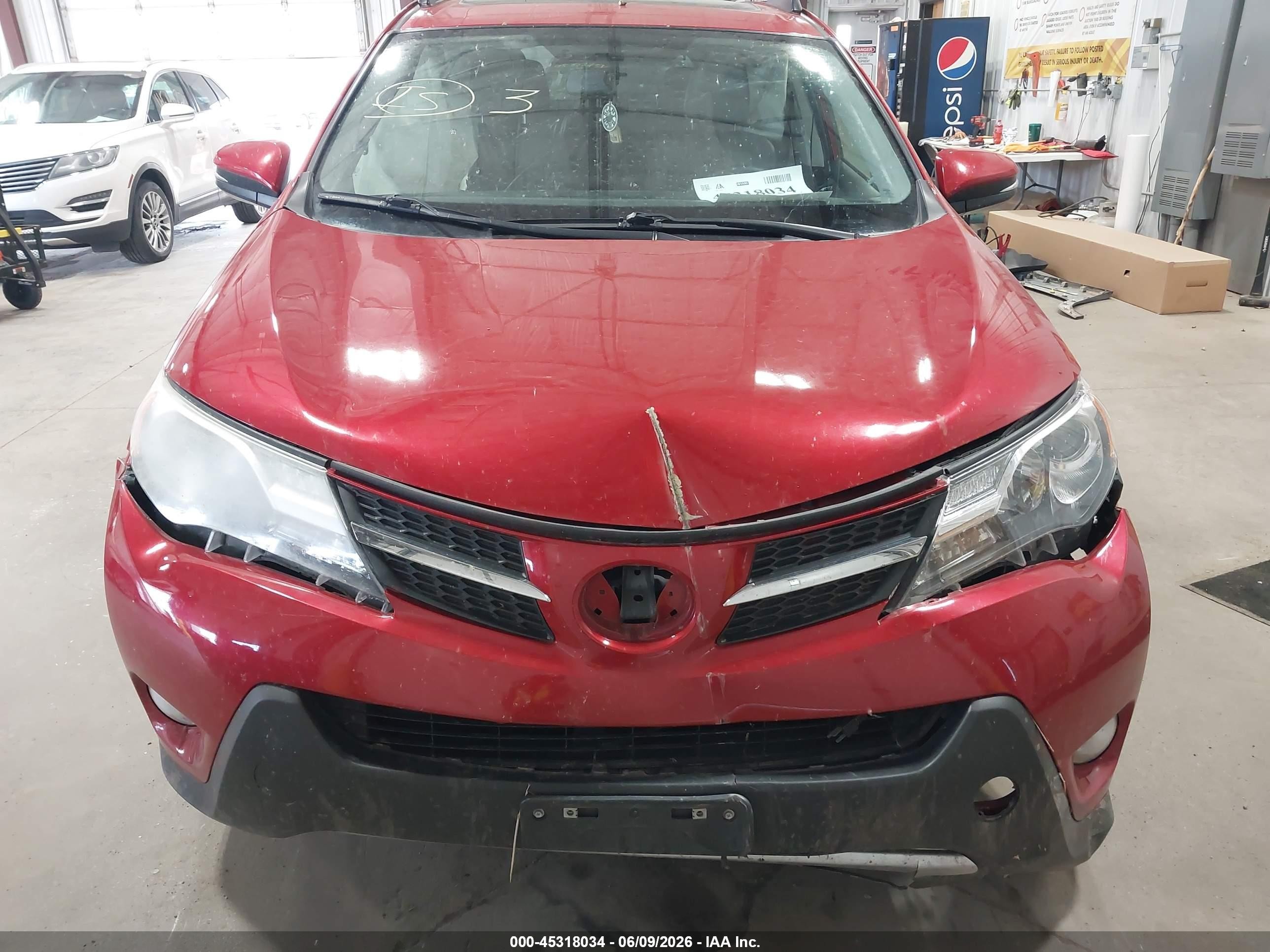2015 Toyota Rav4 Limited Red vin: JTMDFREV9FD123855