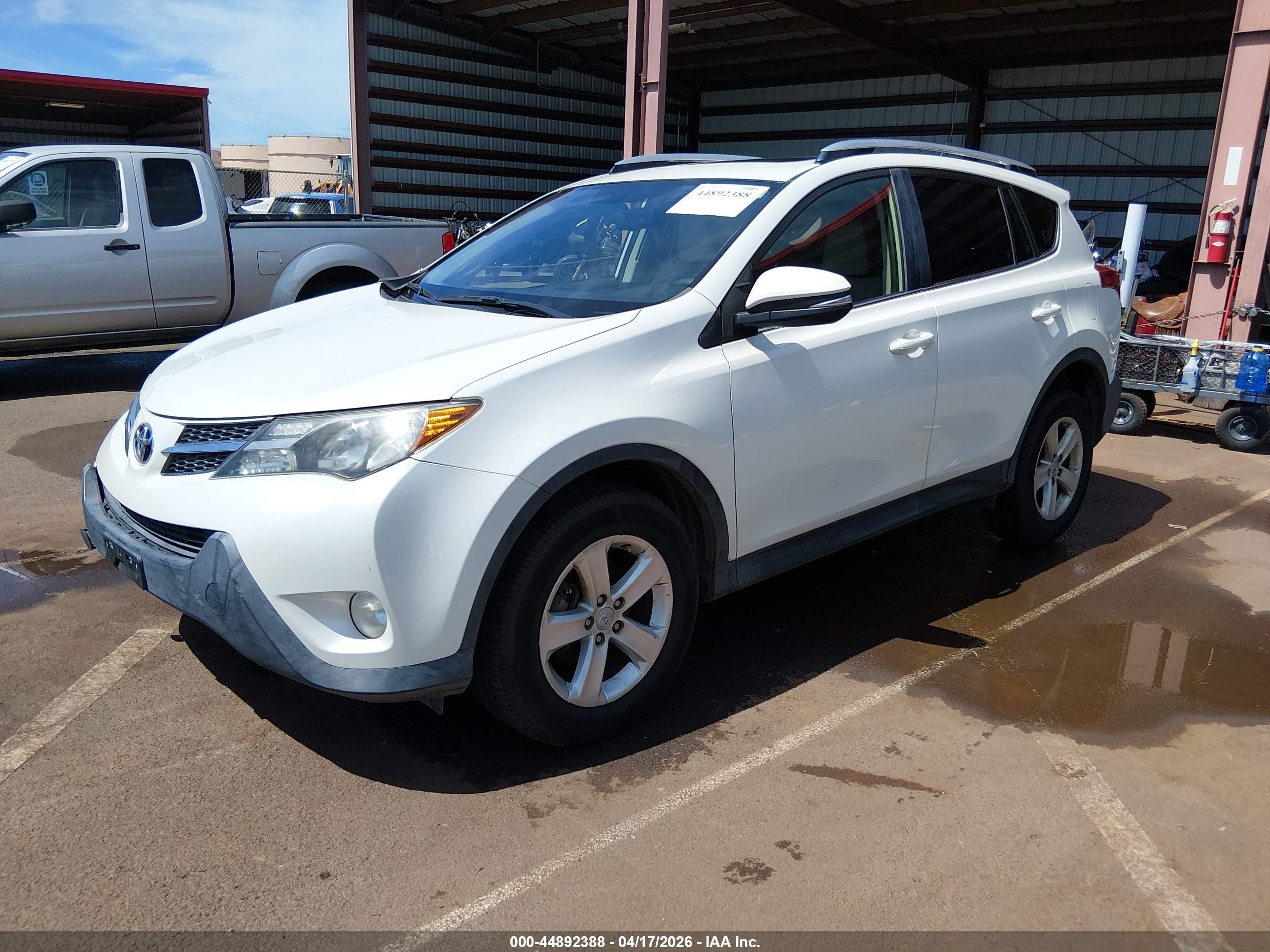 2014 Toyota Rav4 Limited White vin: JTMDFREVXED062417