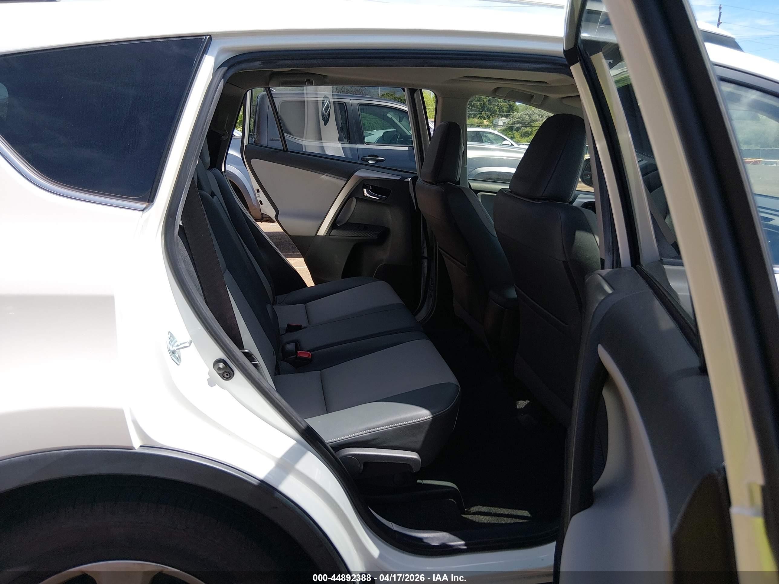 2014 Toyota Rav4 Limited White vin: JTMDFREVXED062417