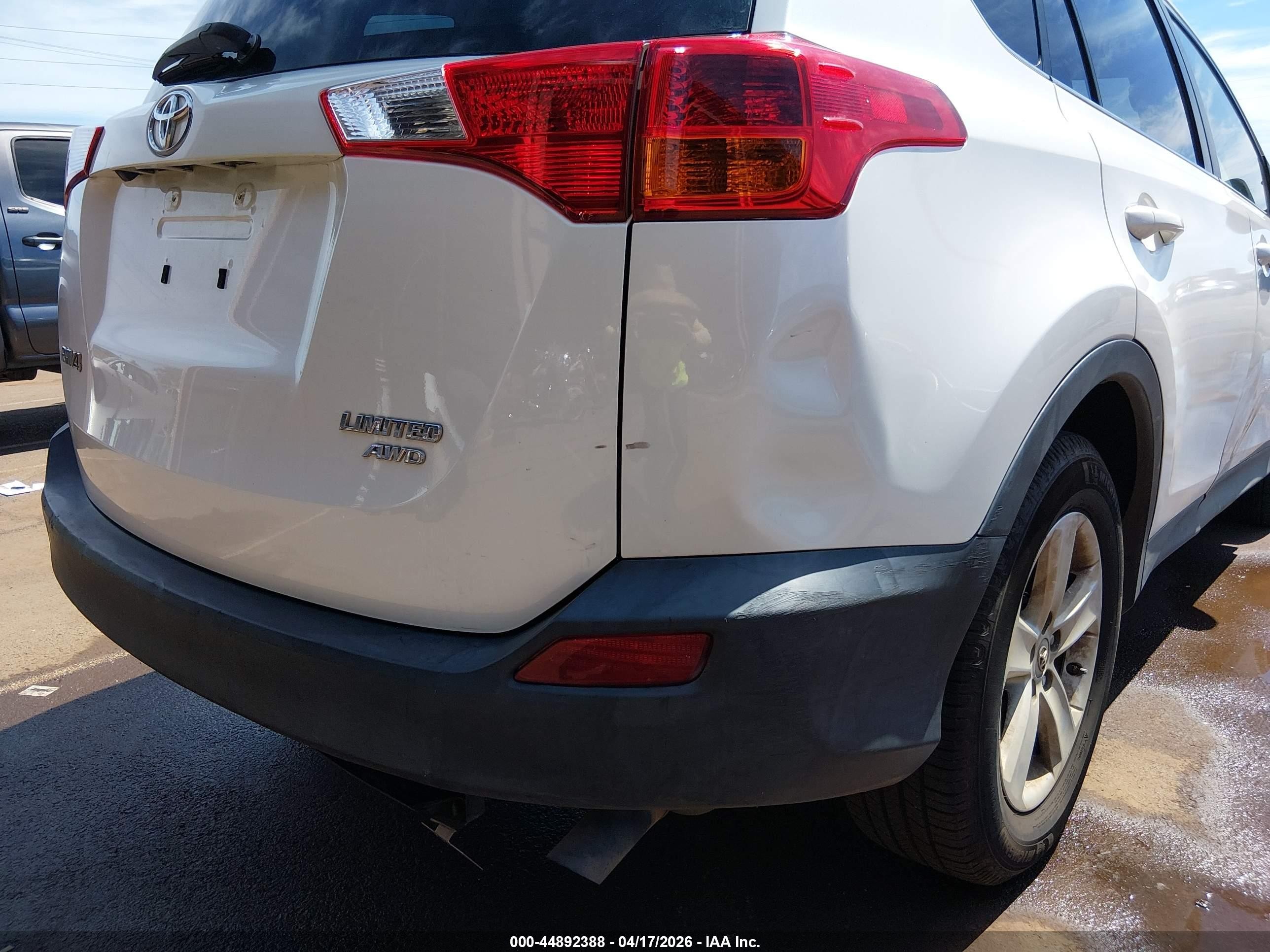 2014 Toyota Rav4 Limited White vin: JTMDFREVXED062417
