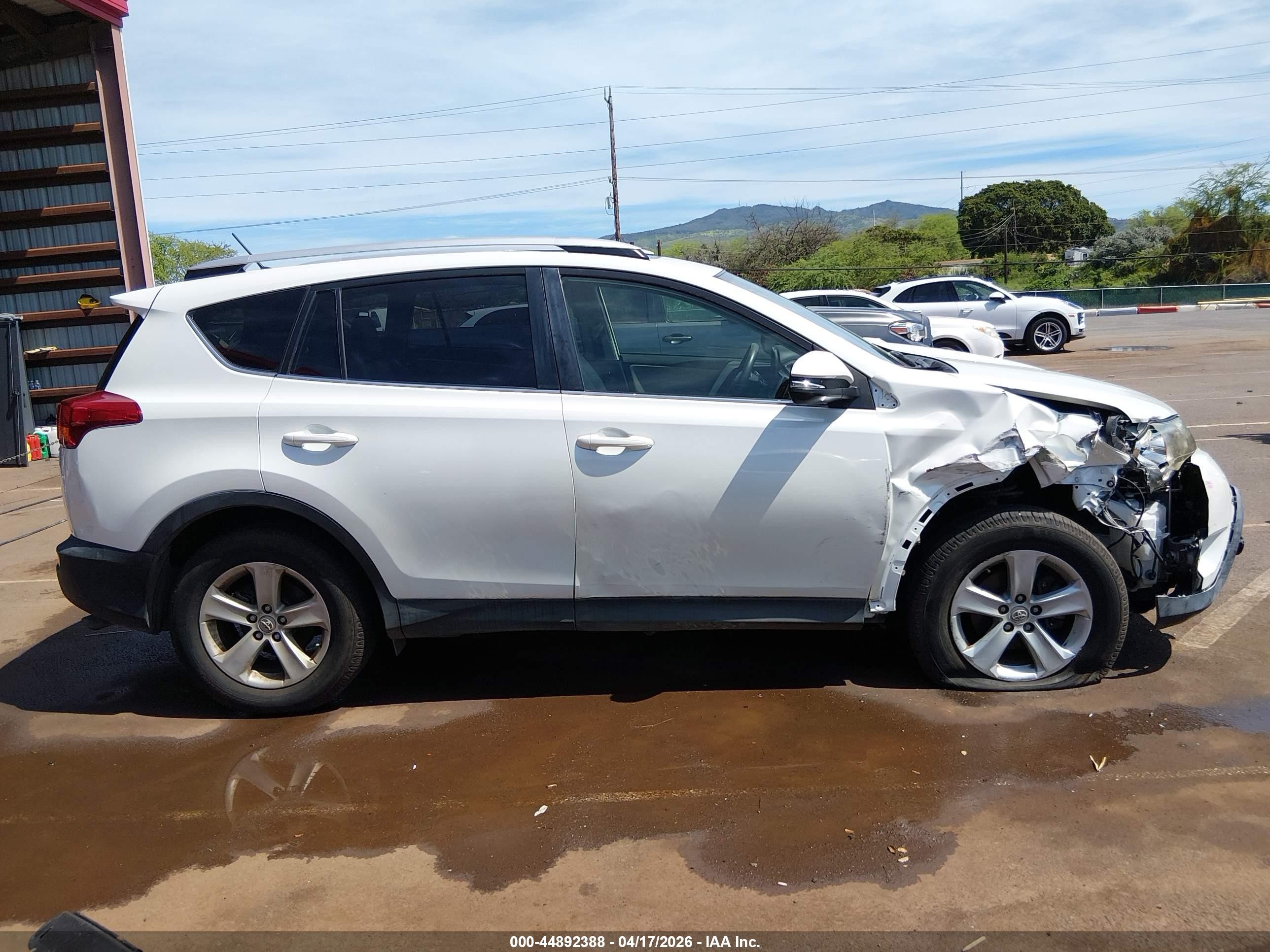 2014 Toyota Rav4 Limited White vin: JTMDFREVXED062417