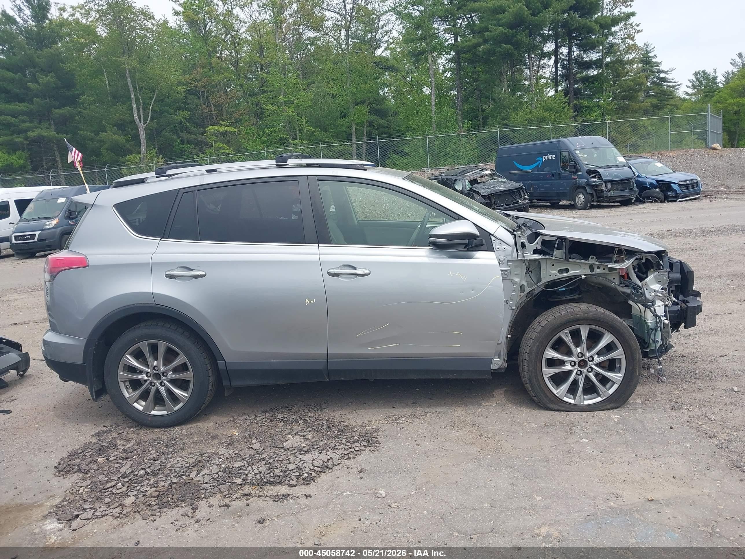 2017 Toyota Rav4 Hybrid Limited Silver vin: JTMDJREV6HD070596