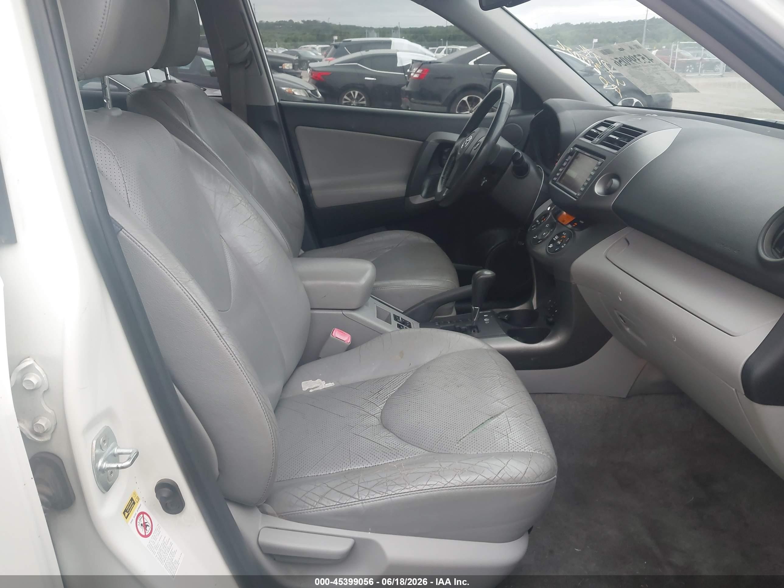 2011 Toyota Rav4 Limited V6 White vin: JTMDK4DV1B5101787