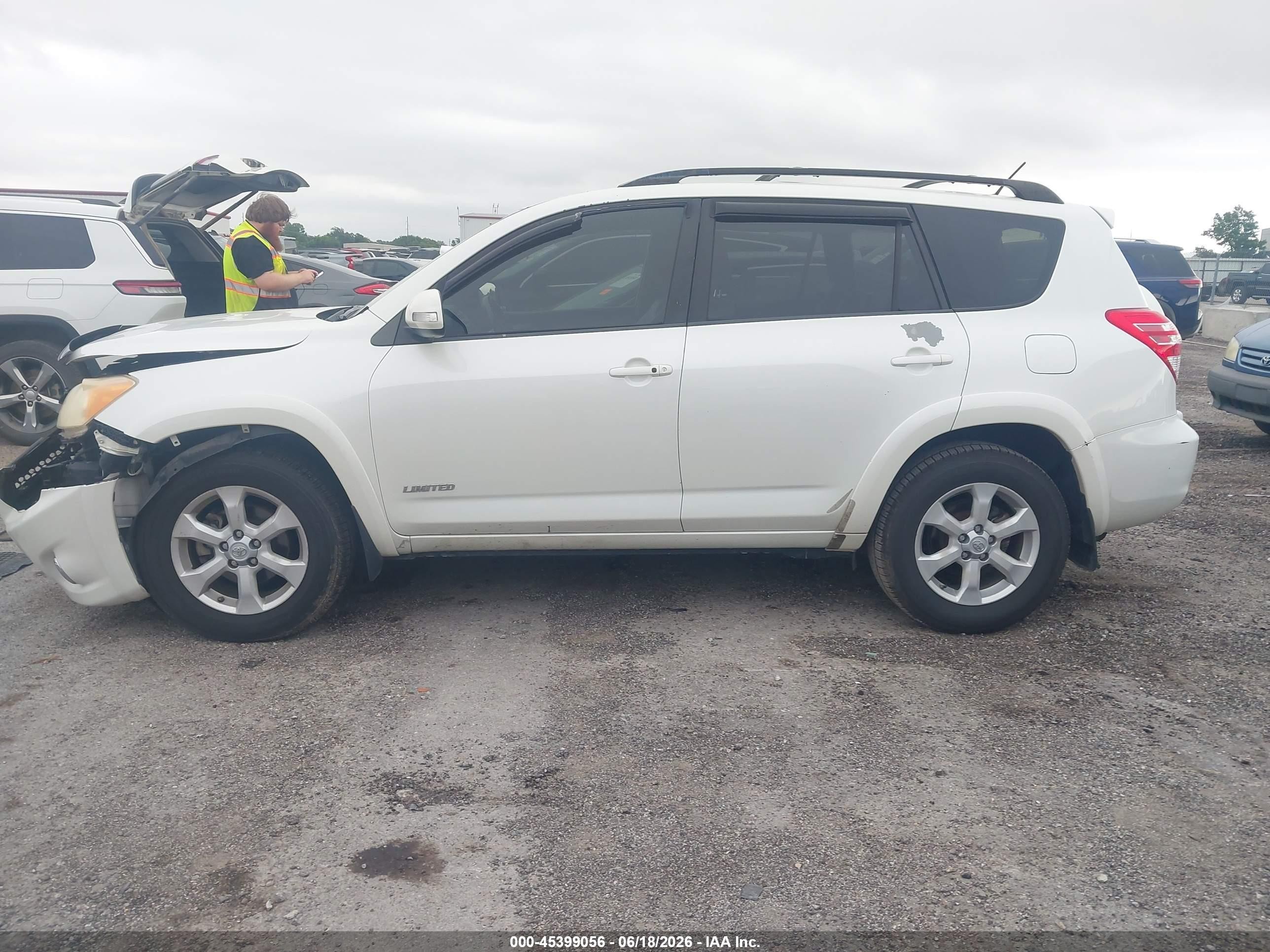 2011 Toyota Rav4 Limited V6 White vin: JTMDK4DV1B5101787