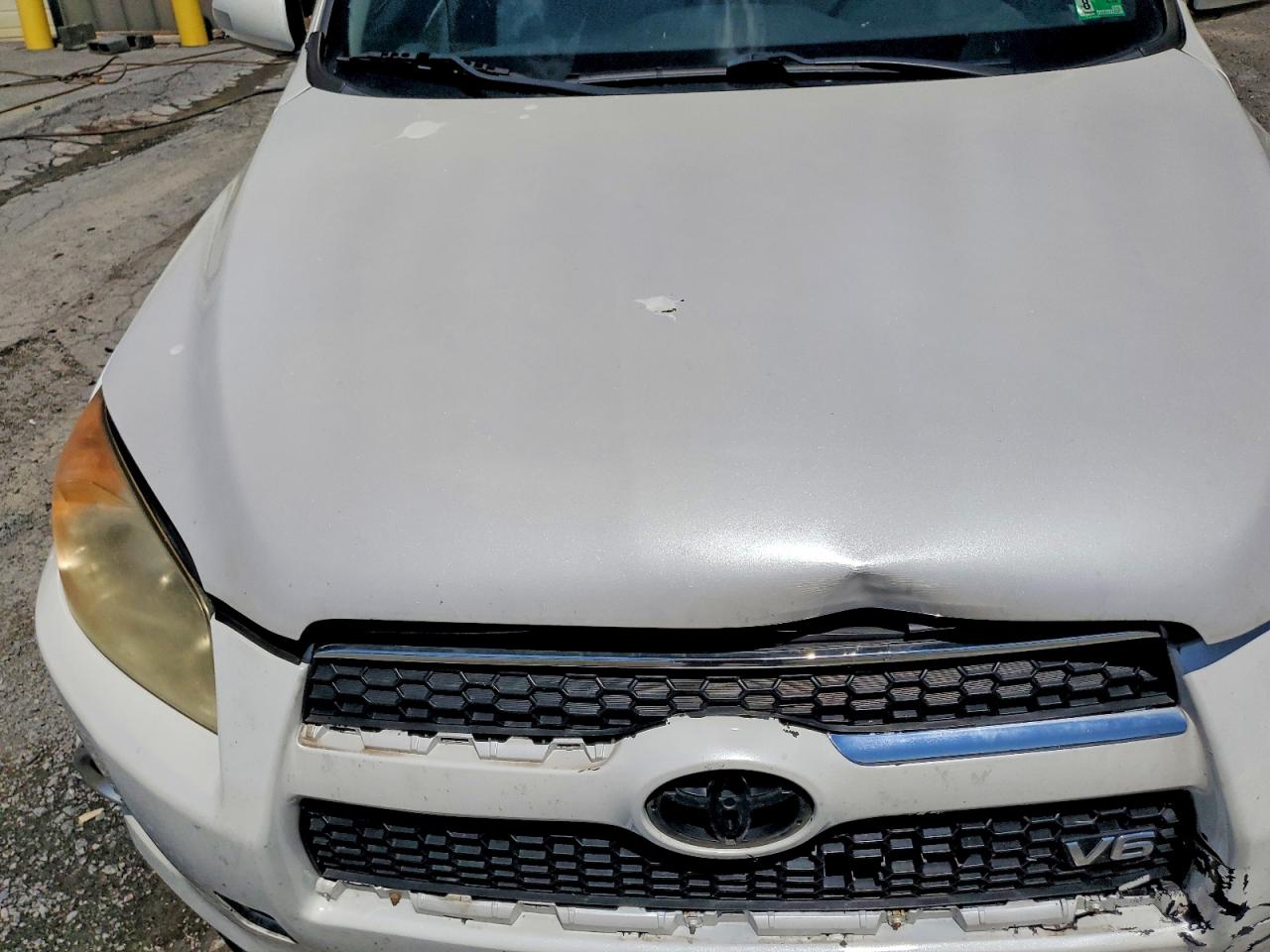 2010 Toyota Rav4 Limited White vin: JTMDK4DV2AD016798