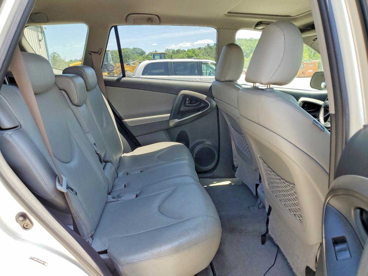 2010 Toyota Rav4 Limited White vin: JTMDK4DV2AD016798