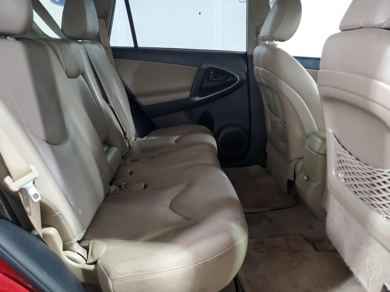 2011 Toyota Rav4 Limited Красный vin: JTMDK4DVXB5104400 Damage: Right Rear Carpet, Stained, Permanent