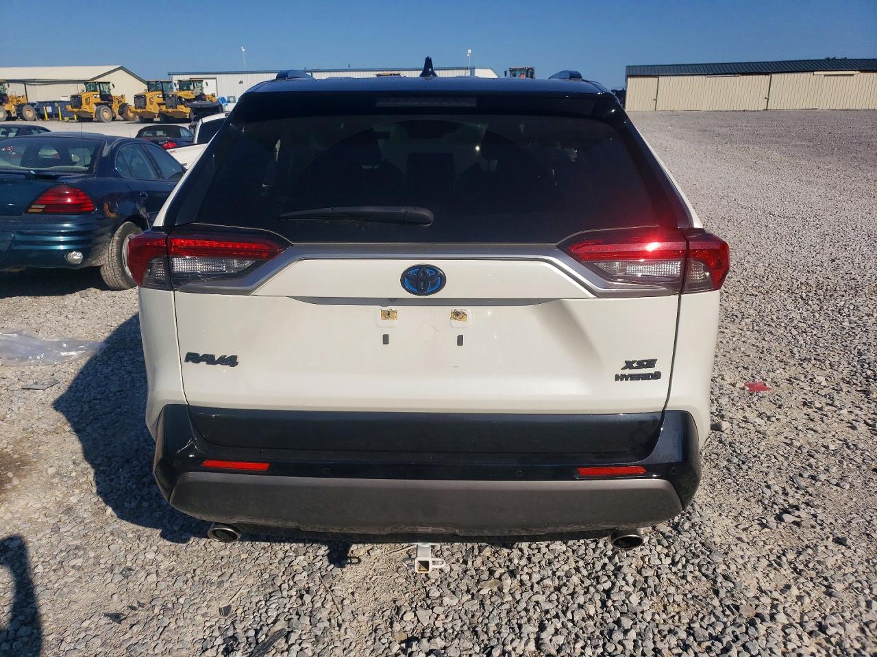 2021 Toyota Rav4 Xse Белый vin: JTME6RFV0MJ011947