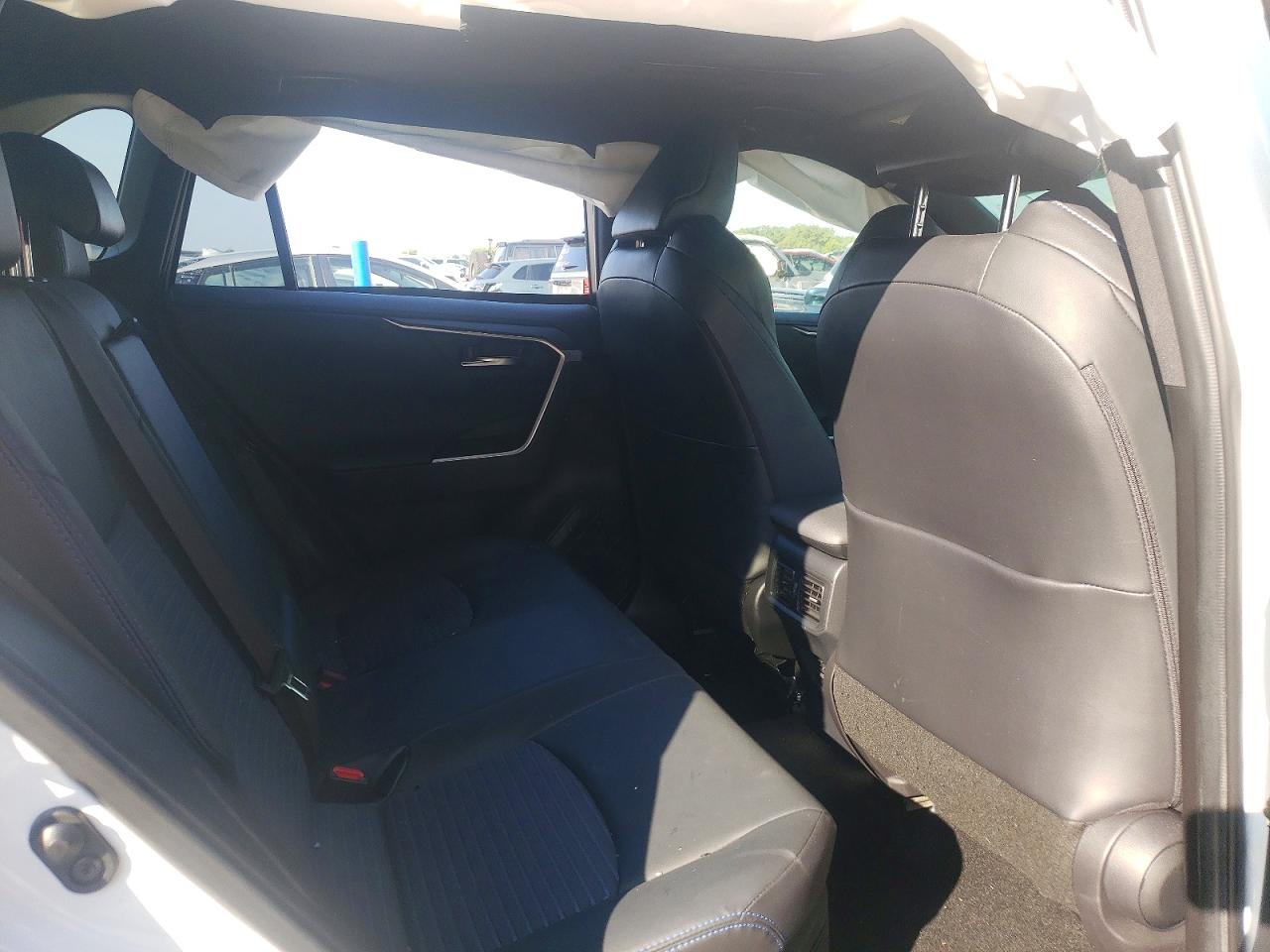 2021 Toyota Rav4 Xse Белый vin: JTME6RFV0MJ011947